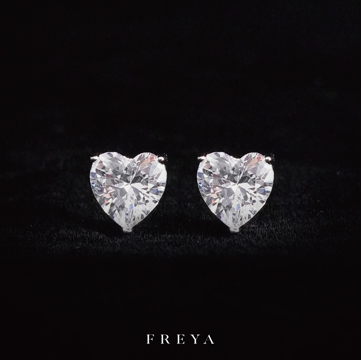 FREYA 單鑽愛心耳釘