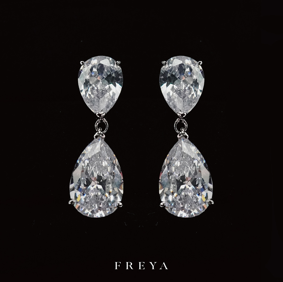 FREYA 鑽石切雙水滴耳環
