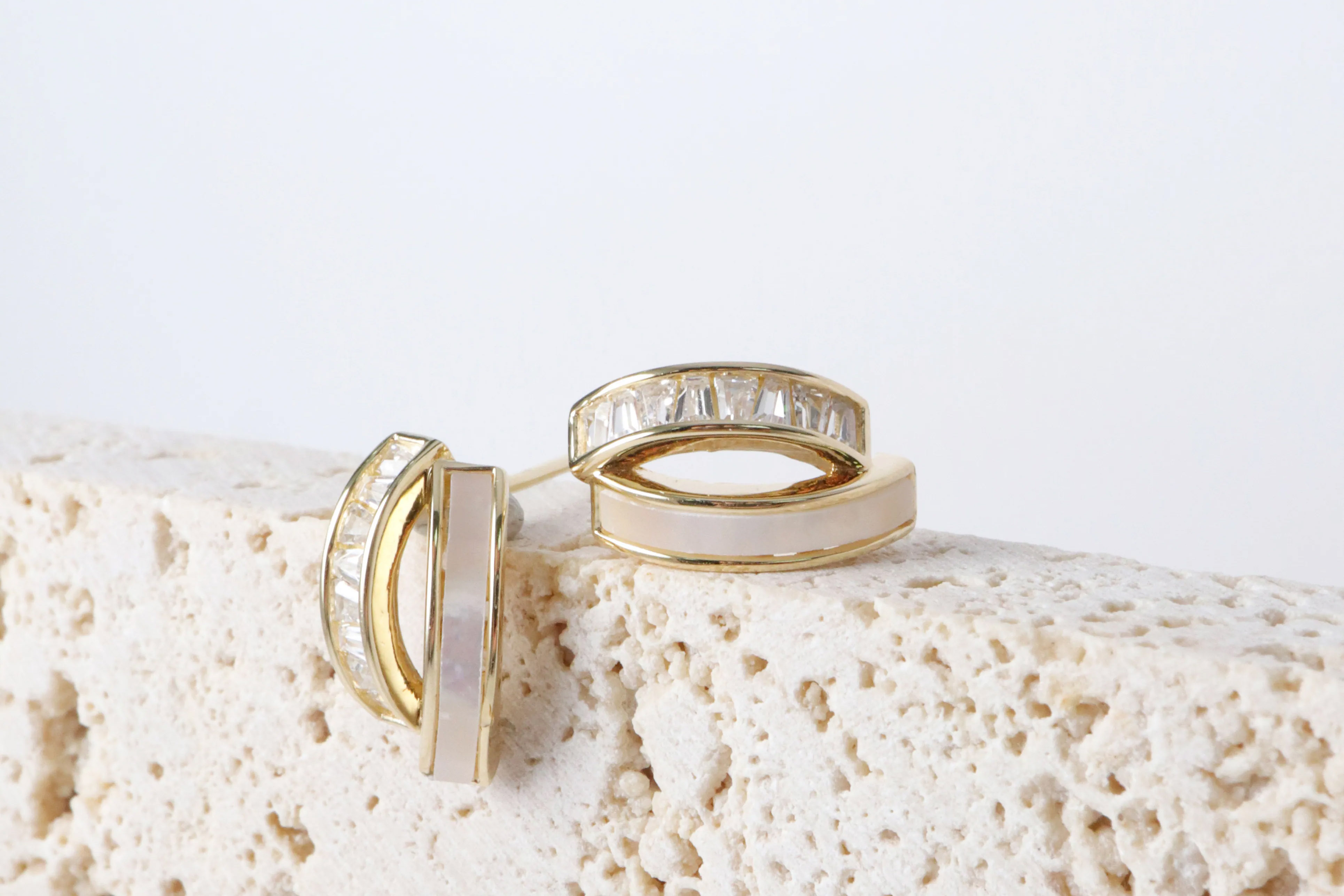 月痕|珠母貝純銀耳環|MIESTILO JEWELRY|舒飾質感每一刻