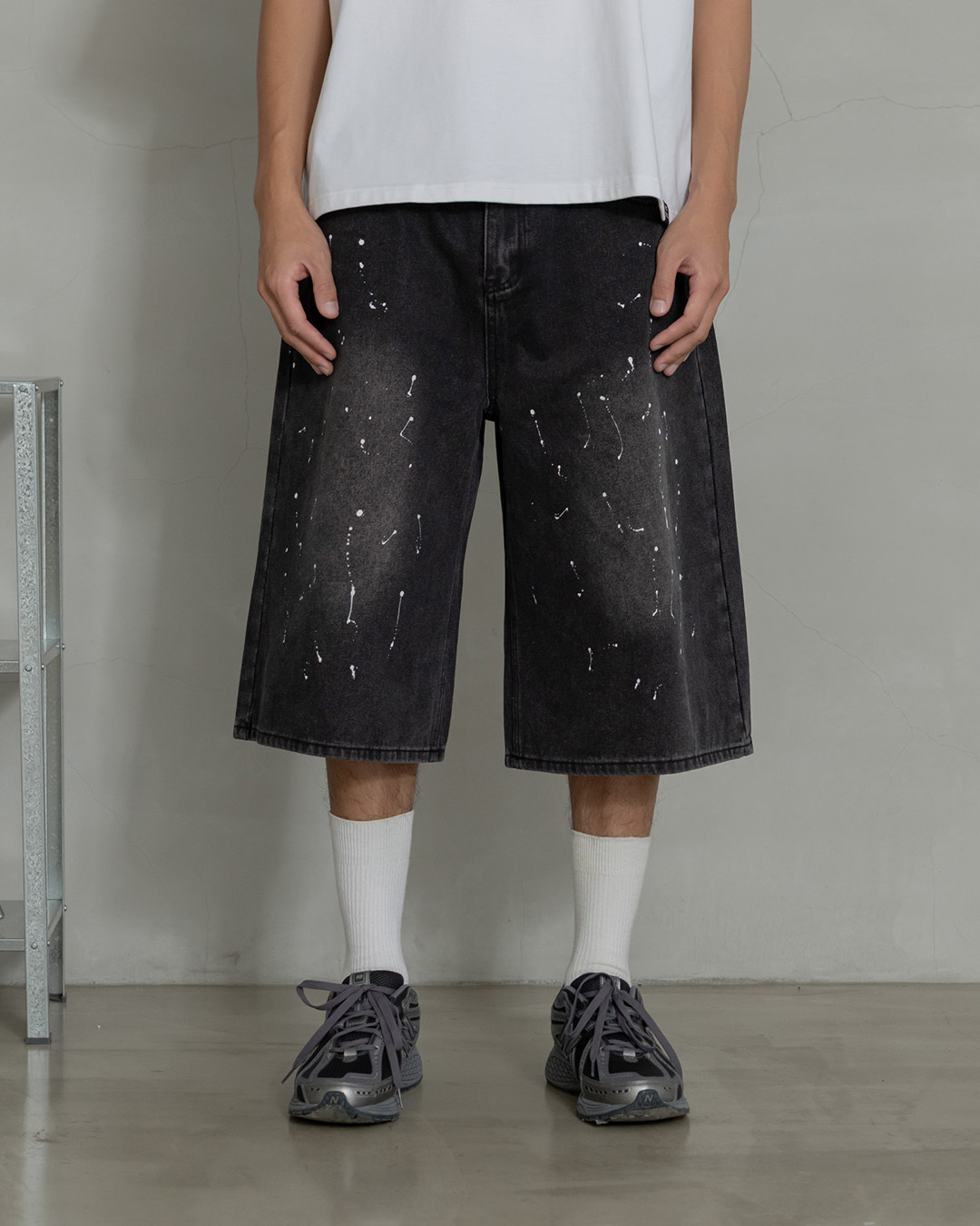 Men's Washed Denim Capri Pants with Paint Splatter Design - Black S/M/L/XL【04011909】in stock+pre-order