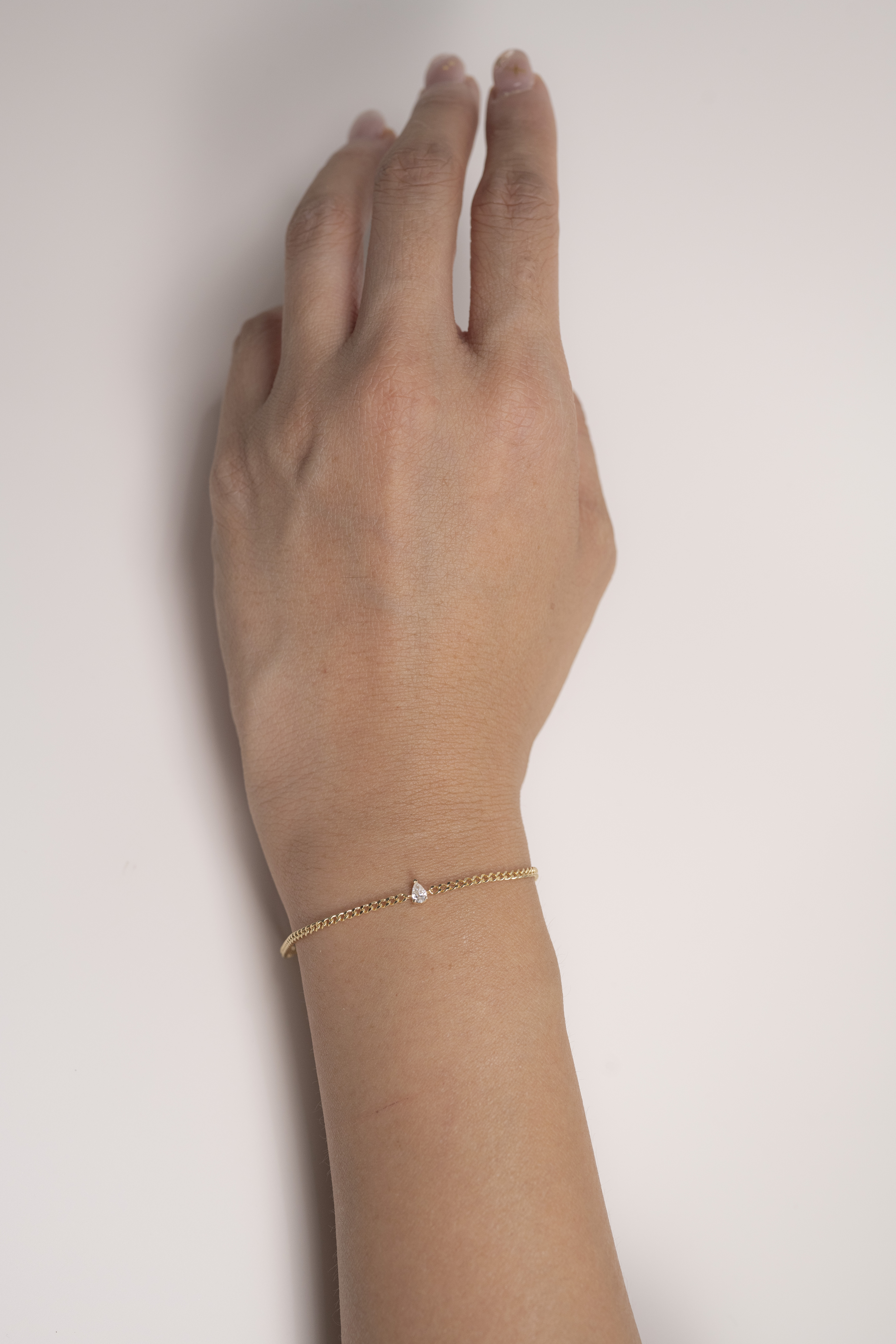18K 0.10ct Pear Shape Diamond Bracelet
