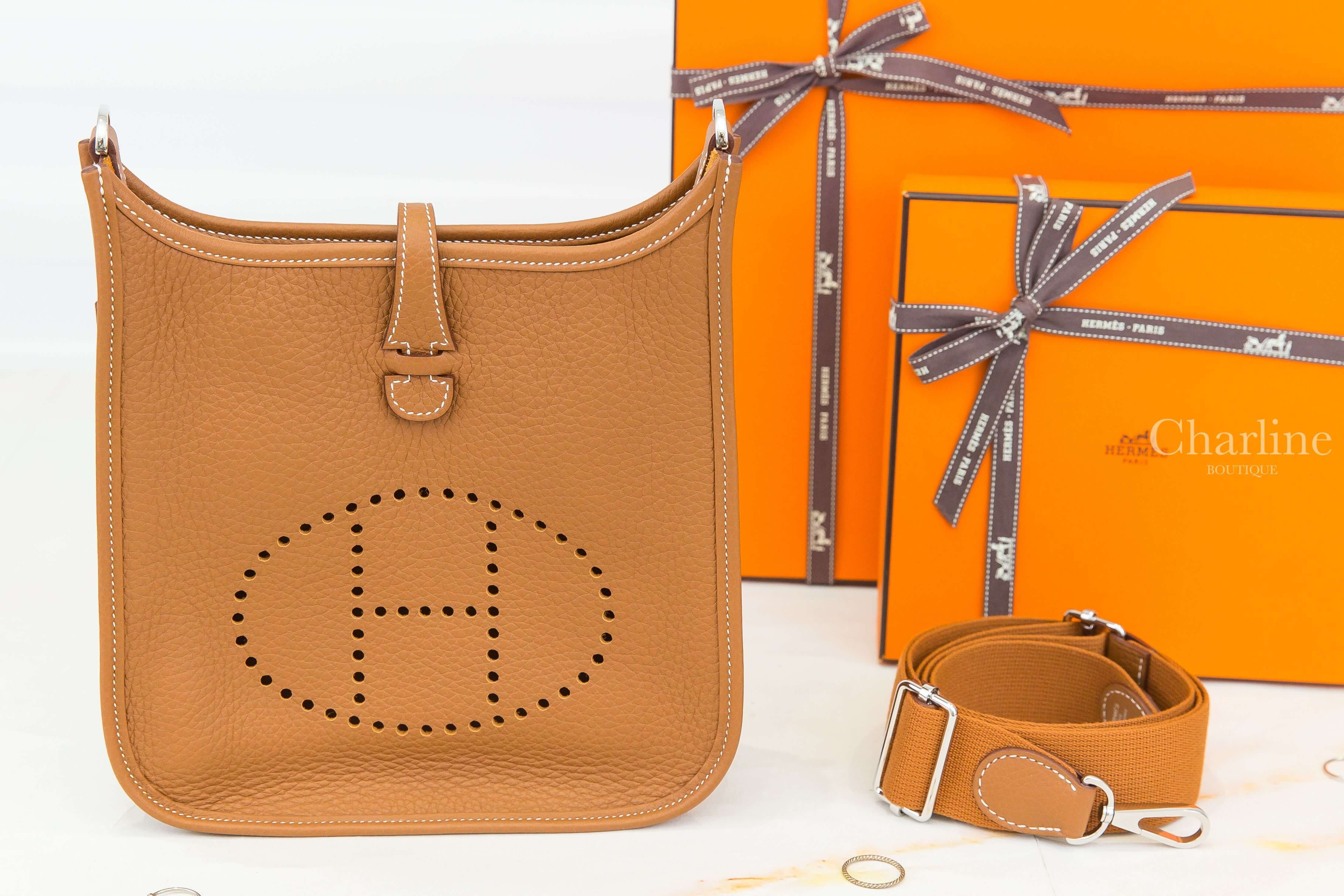 Hermès Evelyne 23cm Poche III Bag 37 Gold Taurillon Clemence 焦糖色銀釦簍空洞洞肩背包 正面H字鏤孔與背帶展示
