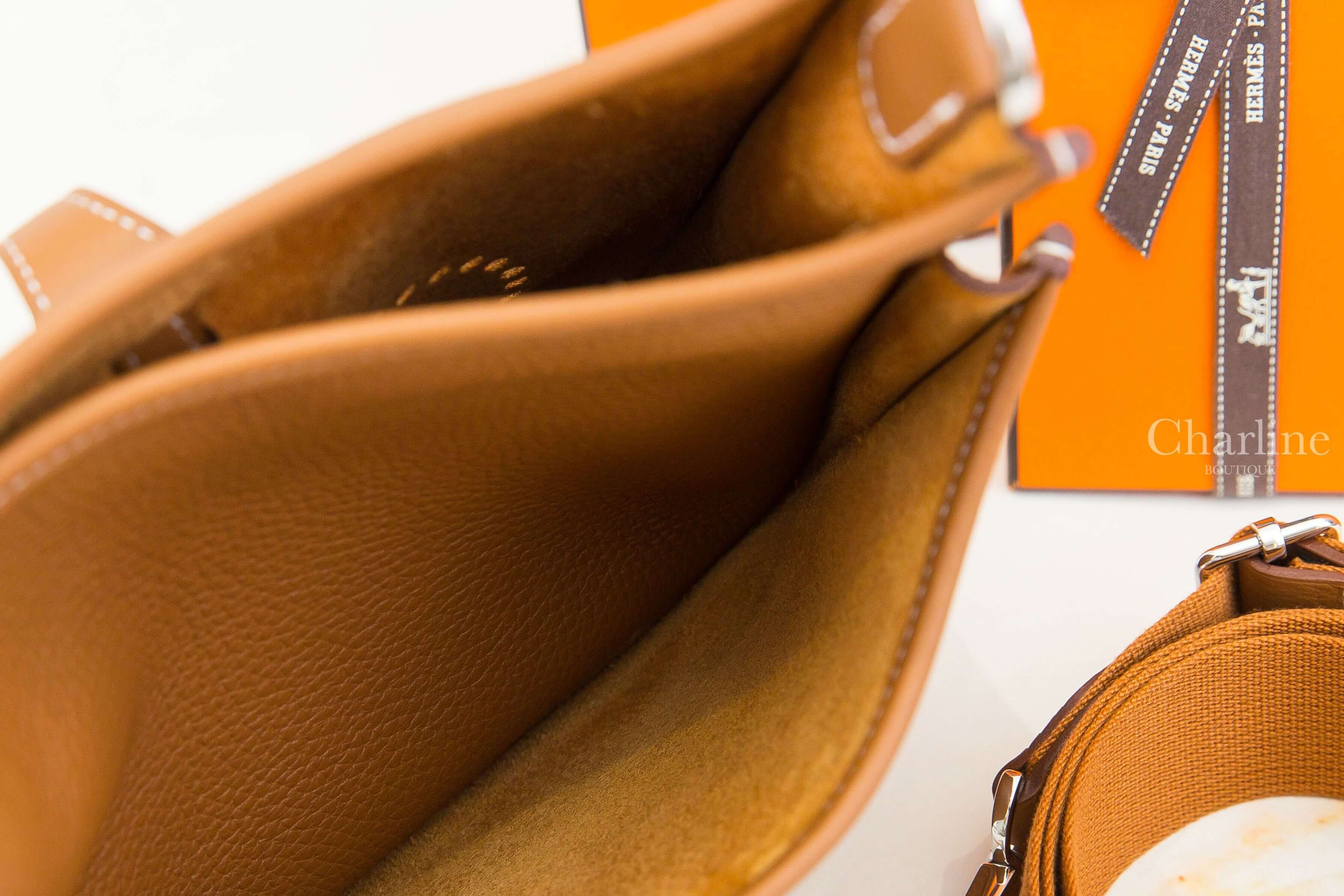 Hermès Evelyne 23cm Poche III Bag 37 Gold Taurillon Clemence 焦糖色銀釦簍空洞洞肩背包 內部隔層、皮革內側與包口細節