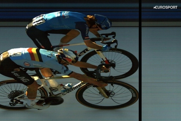 2026 歐洲公路錦標賽男子菁英組終點線前：Remco Evenepoel 與 Giulio Ciccone 的毫米級 Photo Finish 判定瞬間