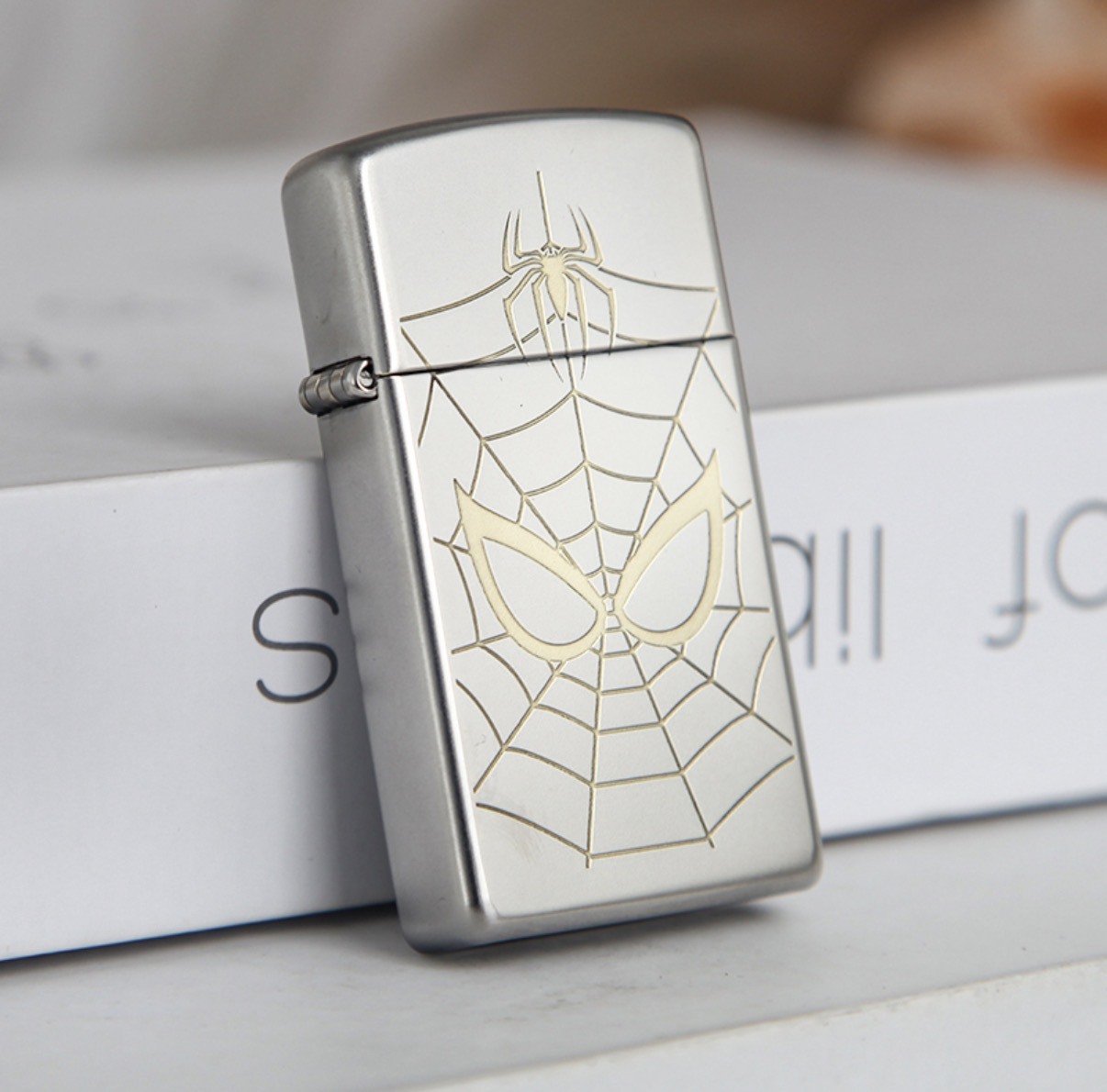 <隨身攜帶的收藏品🕷️> ZIPPO x MARVEL 漫威 蜘蛛人 聯名款 雷射雕刻 煤油打火機 禮盒裝