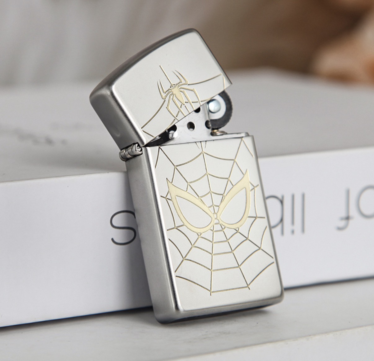<隨身攜帶的收藏品🕷️> ZIPPO x MARVEL 漫威 蜘蛛人 聯名款 雷射雕刻 煤油打火機 禮盒裝