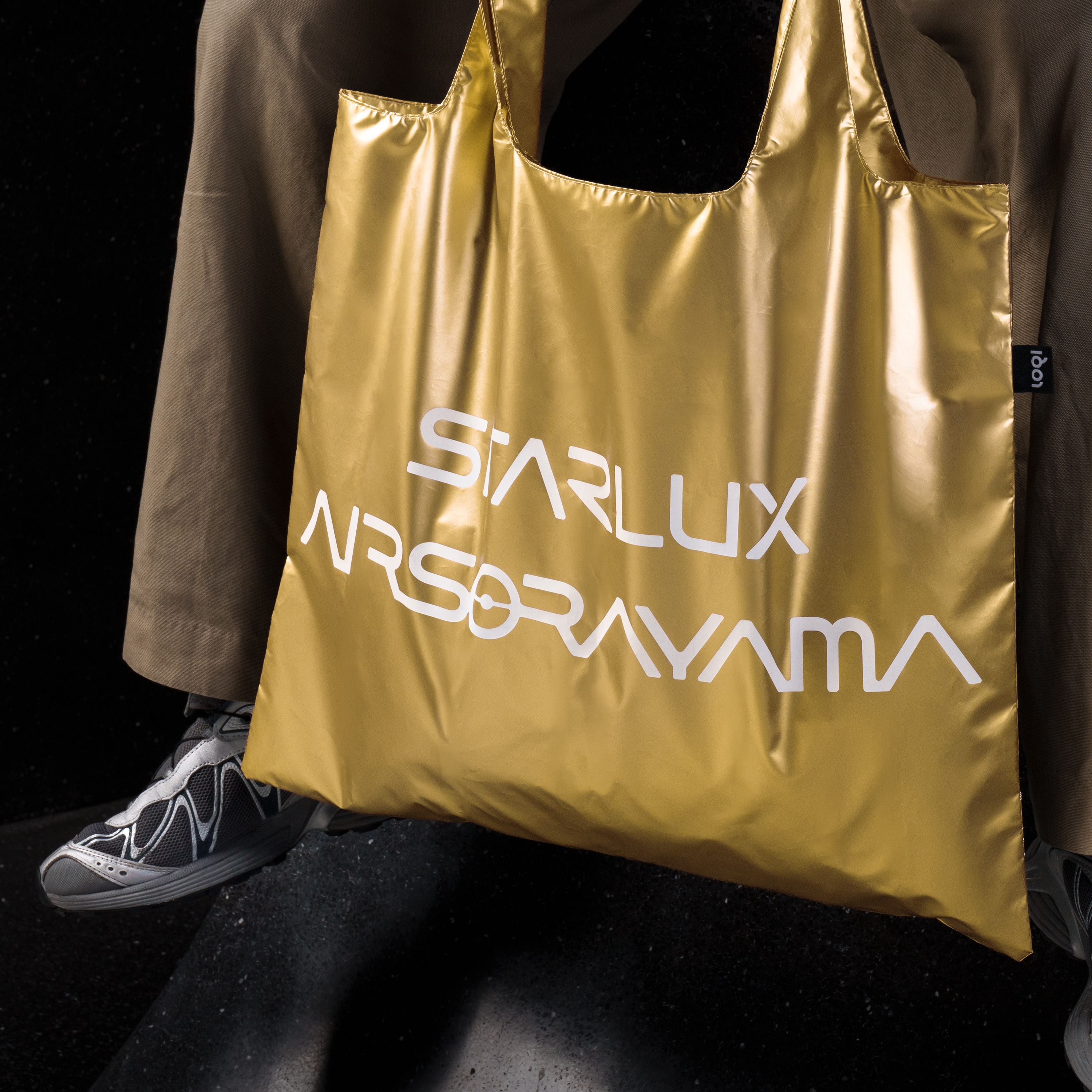 STARLUX AIRSORAYAMA｜LOQI 隨行袋 金