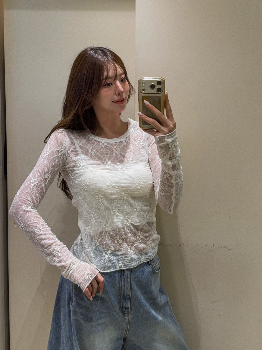 蕾絲線條透膚內搭