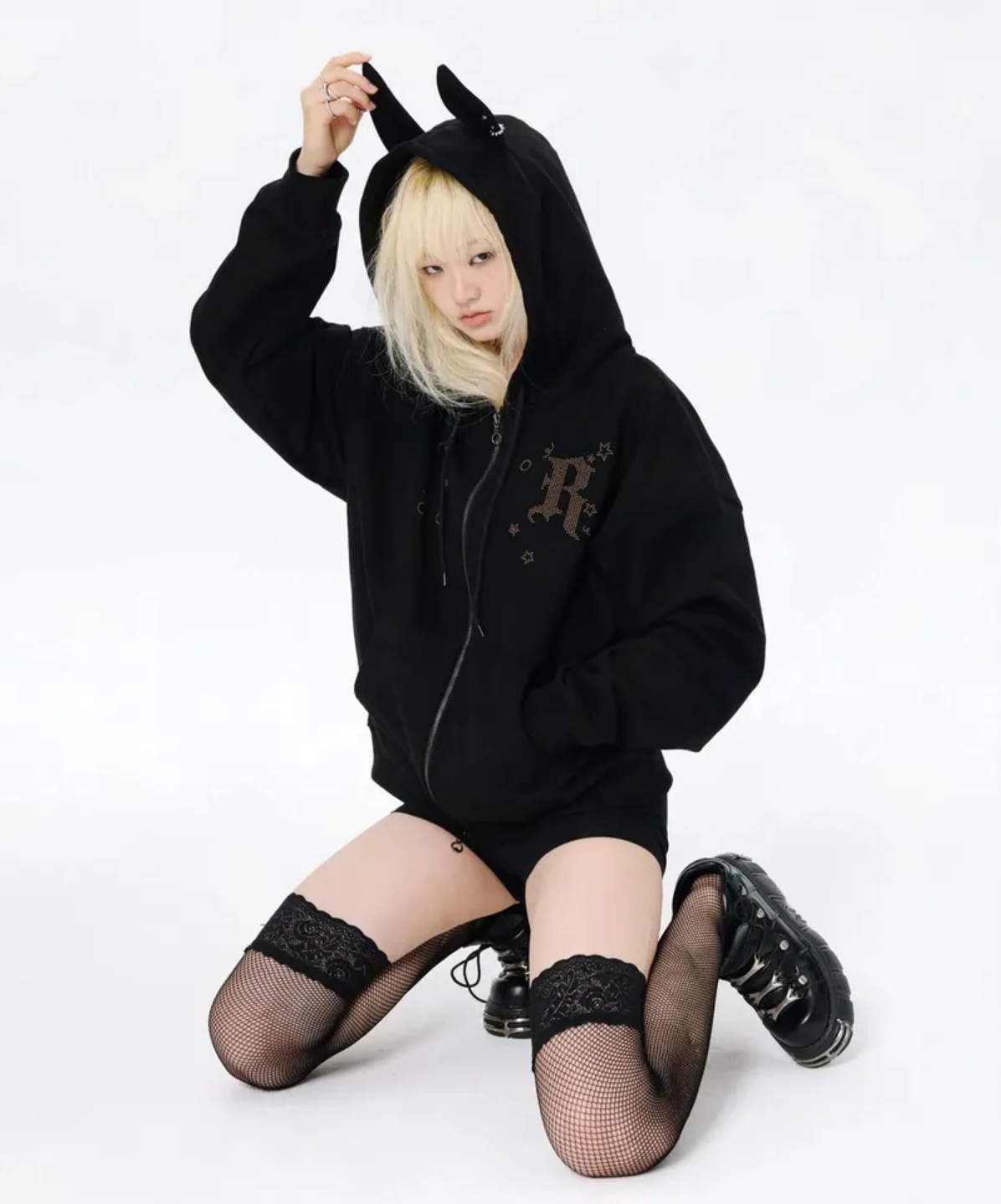 <韓國限定> 張員瑛同款 RUNNINGHIGH Ear Zip-Up Hoodie 小惡魔 哥德字 星星 串珠 鉚釘 雙拉鍊 連帽 外套