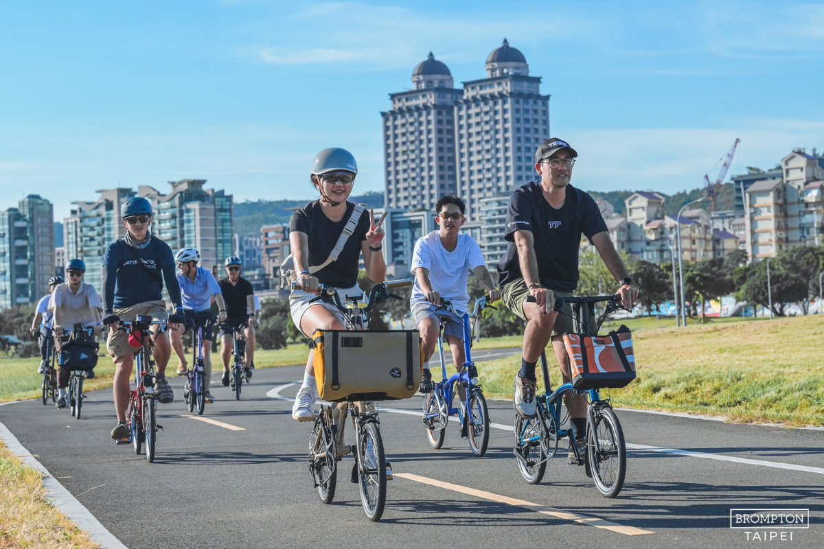 英國團隊與車友並肩騎乘