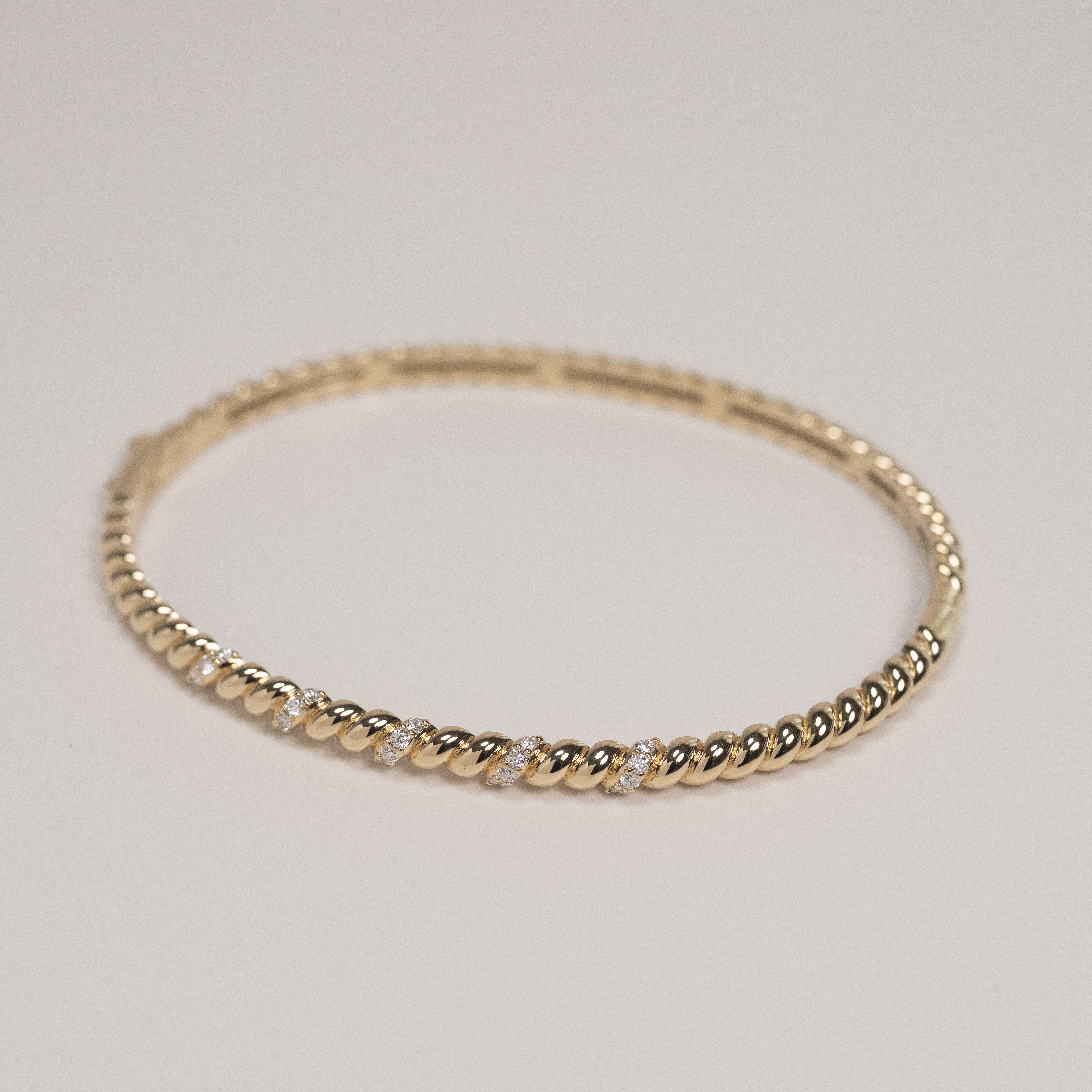 18K Luxurious Swirl Diamond Bangle