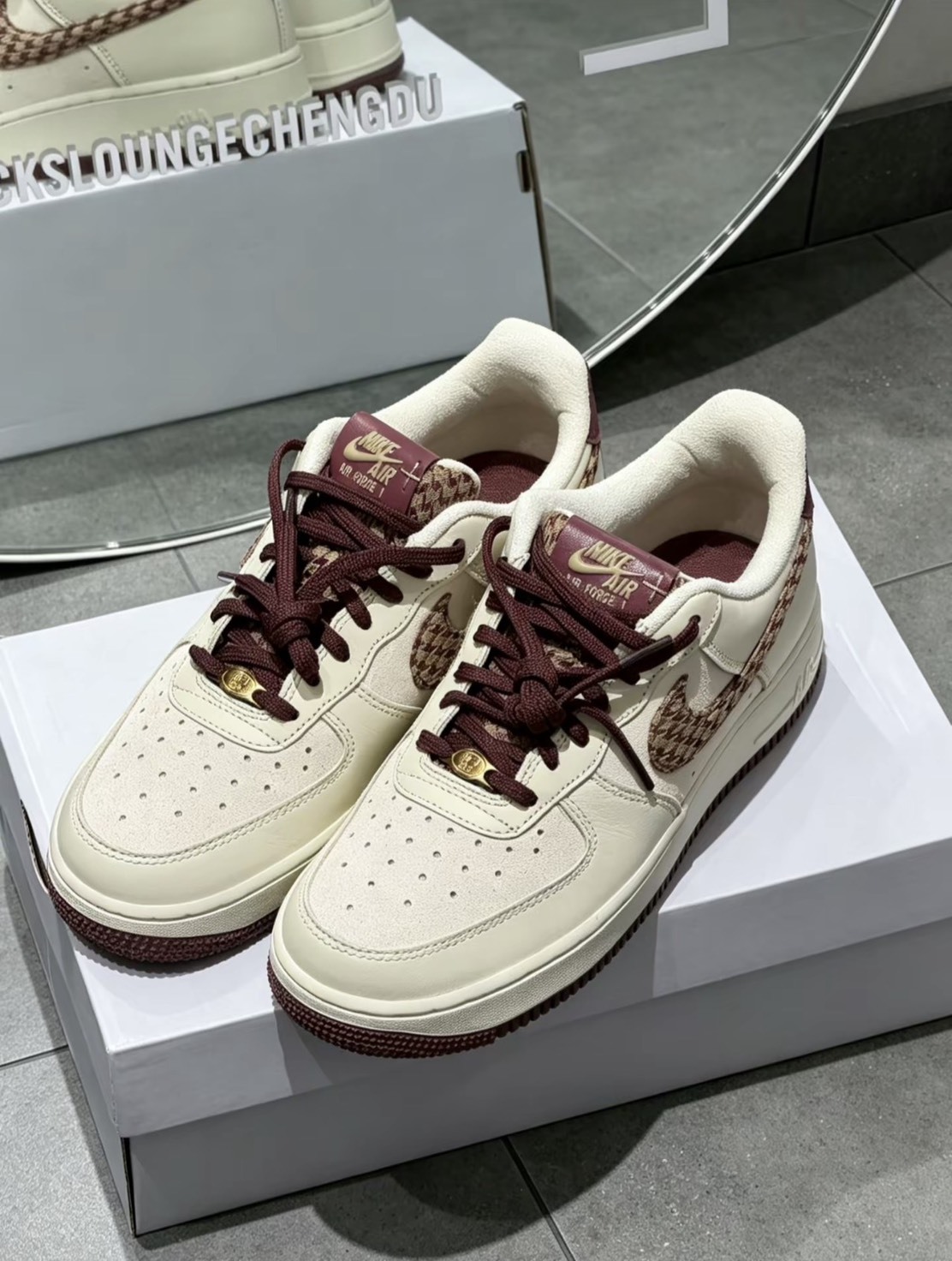 【APAIR】預購 NIKE AIR FORCE 1 '07 米白酒紅 千鳥紋 美拉德 IZ6173-222