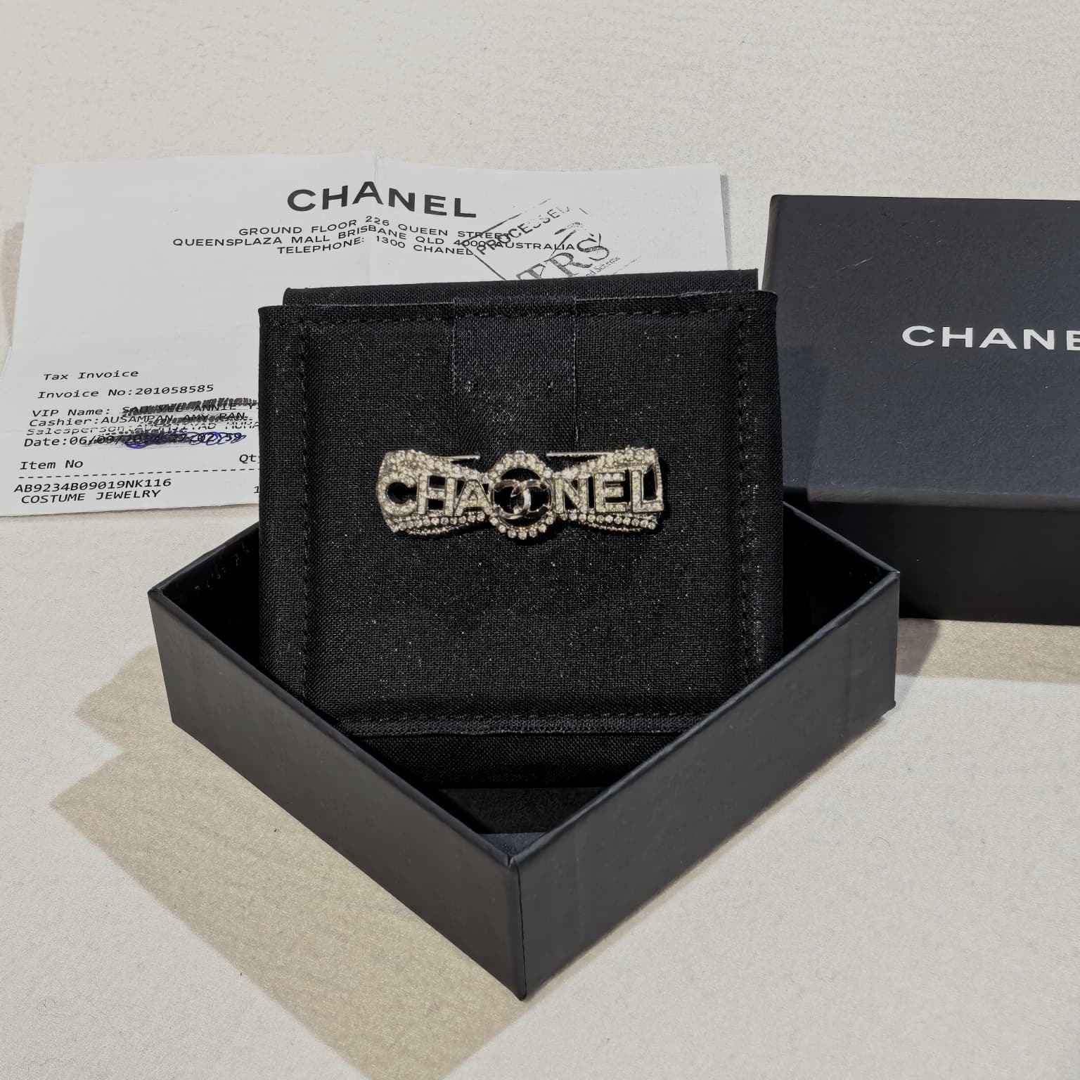 全新CHANEL BROCHE, 4.5X1.5cm, AB9255, 香奈兒胸針,銀色蝴蝶結水鑽, #BRAND NEW #香榭站正品