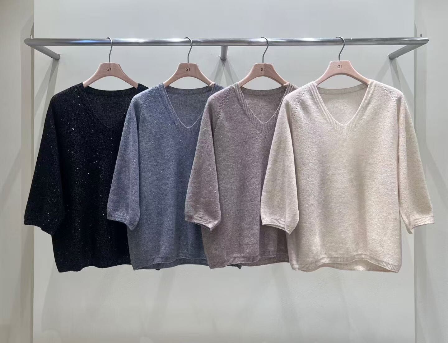 GI7201 全羊毛混金線V領中袖冷衫