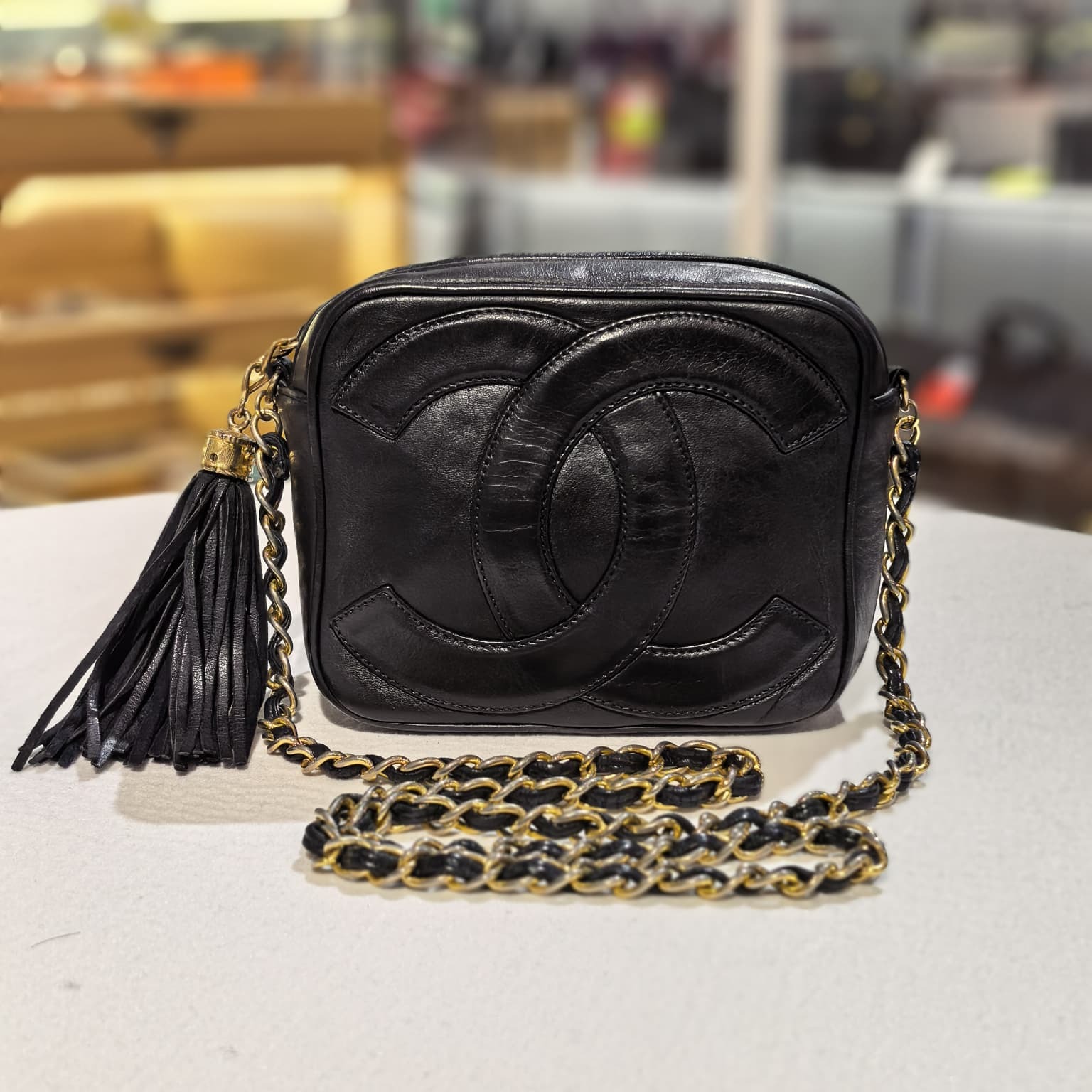 95%NEW二手CHANEL斜背包 VINTAGE 黑色牛皮浮雕LOGO流蘇 金鏈 #中古 #香榭站正品