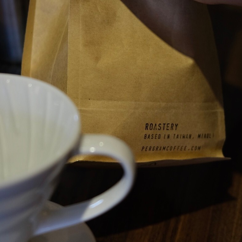 濾杯、馬克杯與沛克咖啡豆包裝