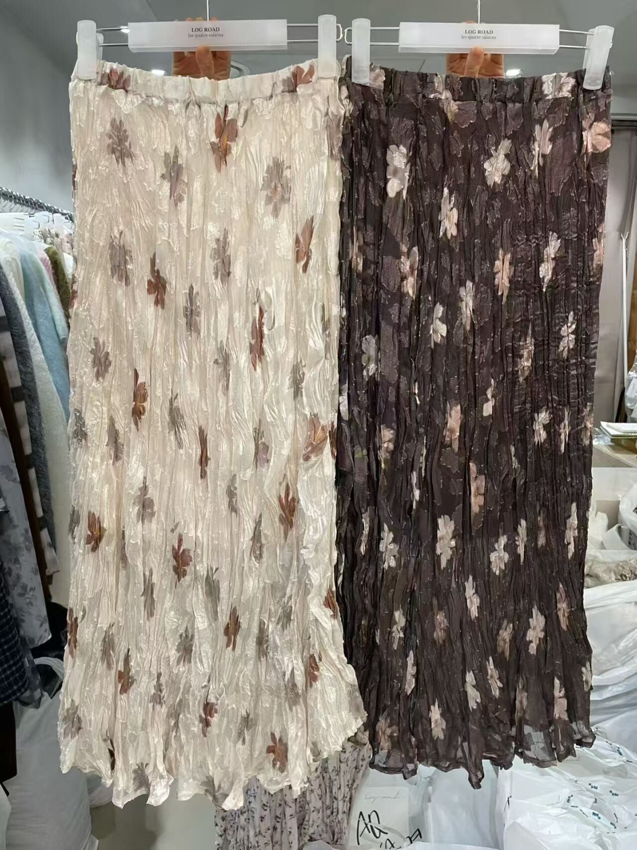 LG7232 微光壓皺肌理感碎花長裙