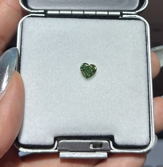 JA261005-K159-C 33-粿石-心-33 HT 1.00cts Fancy VIVID GreenVVS2 2EX NONE 807639828(已包IGI證書)