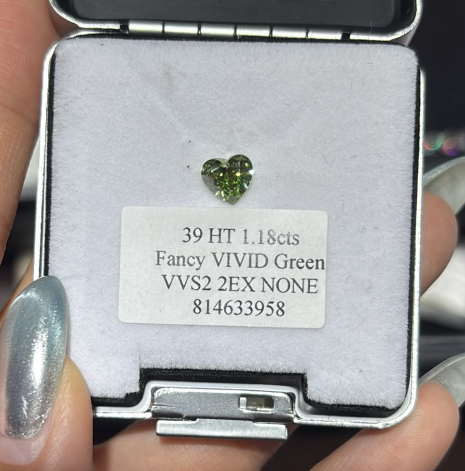 JA261005-K170-C 39-粿石-心-39 HT 1.18cts Fancy VIVID Green VVS2 2EX NONE 814633958(已包IGI證書)