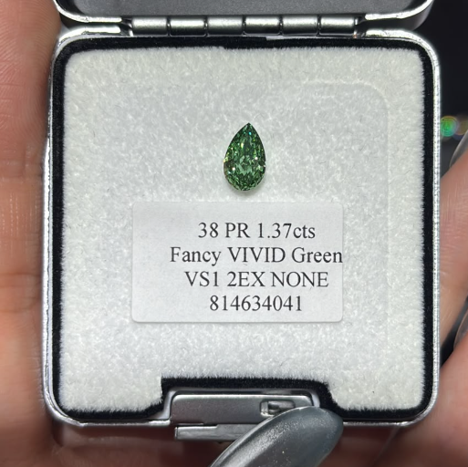 JA261005-K174-C 38-粿石-水滴-38 PR 1.37cts Fancy VIVID Green VS1 2EX NONE 814634041(已包IGI證書)