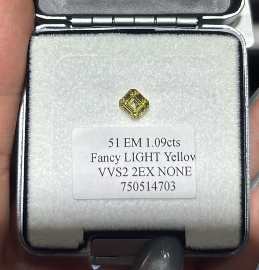 JA261005-K167-C 51-粿石-小八角-51 EM 1.09cts Fancy LIGHT Yellow VVS2 2EX NONE 750514703(已包IGI證書)