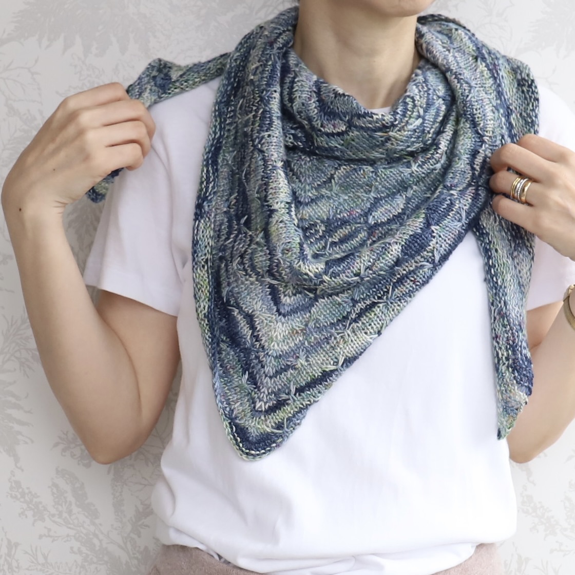 Knit Me 三角小披肩