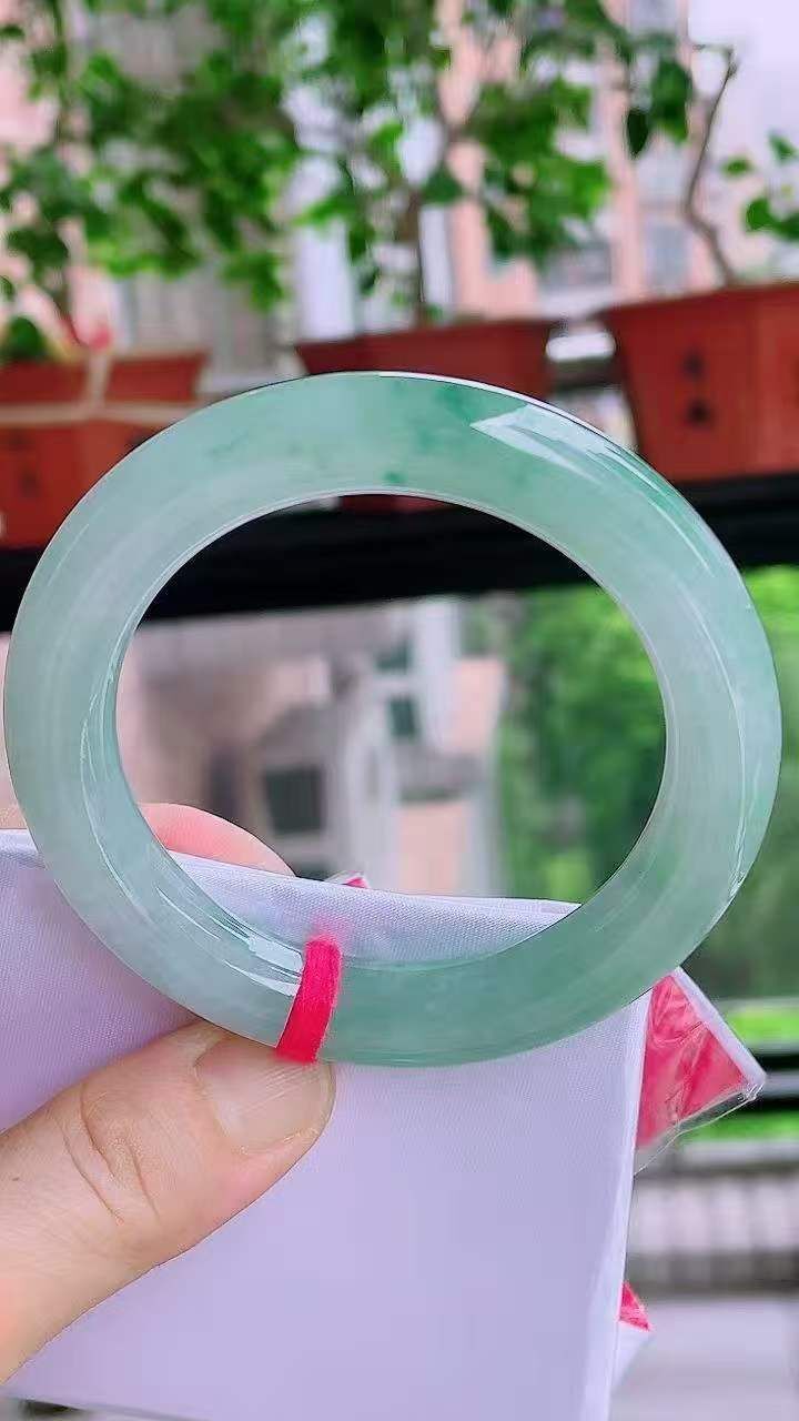 冰綠飄花翡翠圓條手鐲,天然翡翠A玉, 緬甸玉, Jade, Jadeite