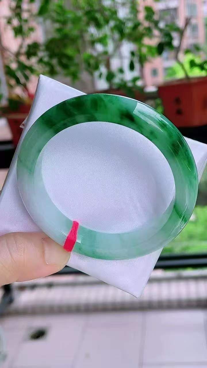 927240 58mm冰起膠辣綠花翡翠正圈手鐲 (56-58)