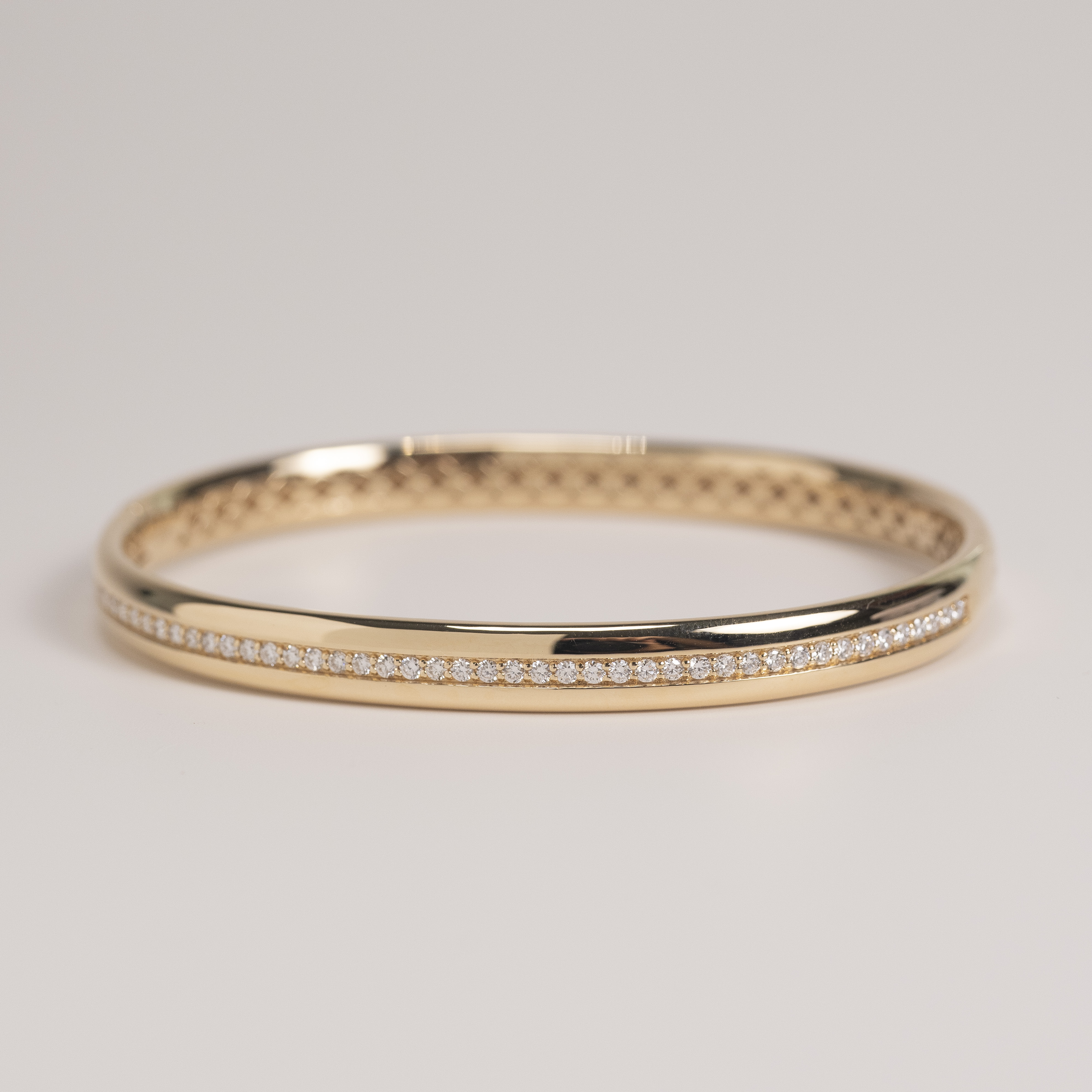 18K Nova Ray Diamond Bangle