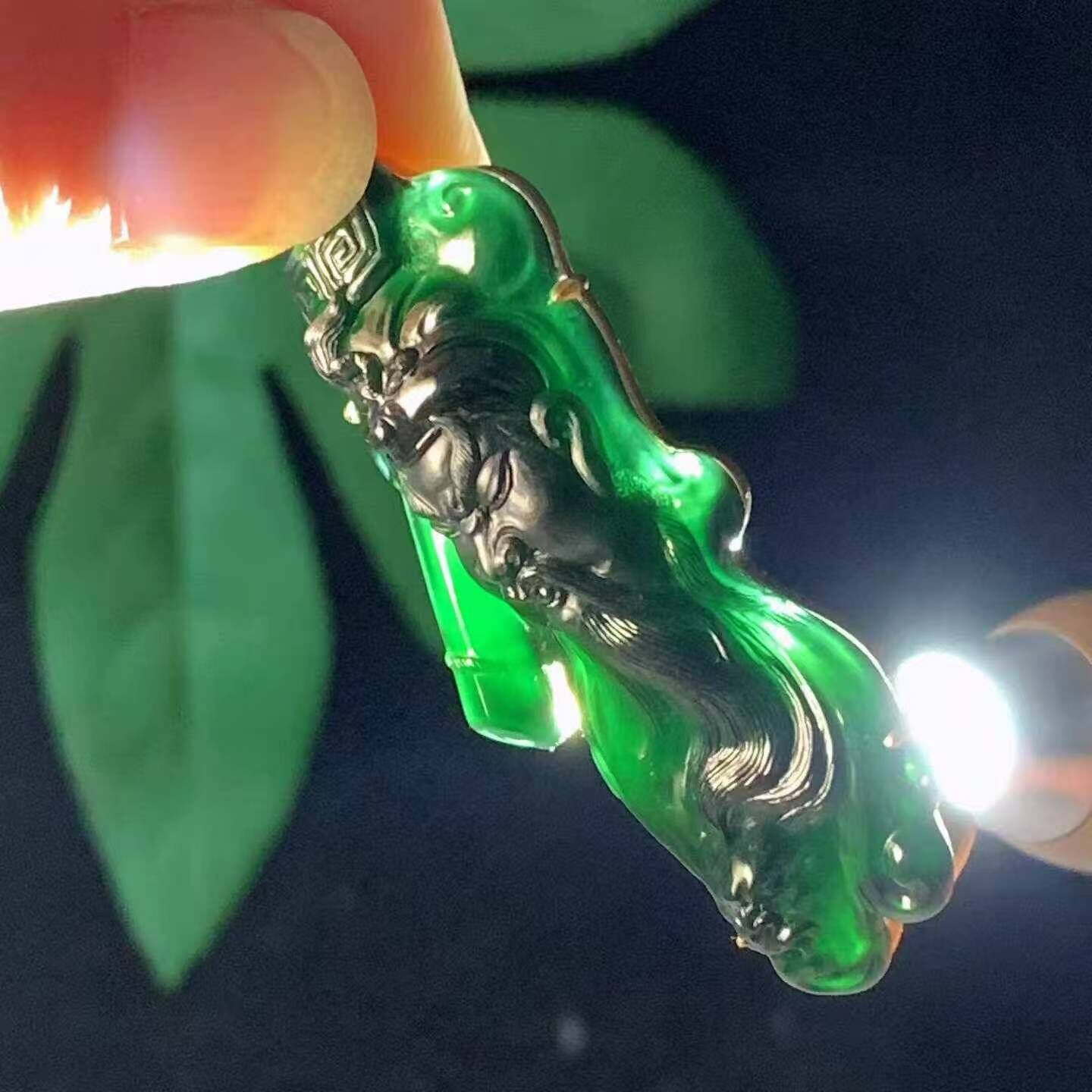 927249 翡翠墨翠關公吊墜