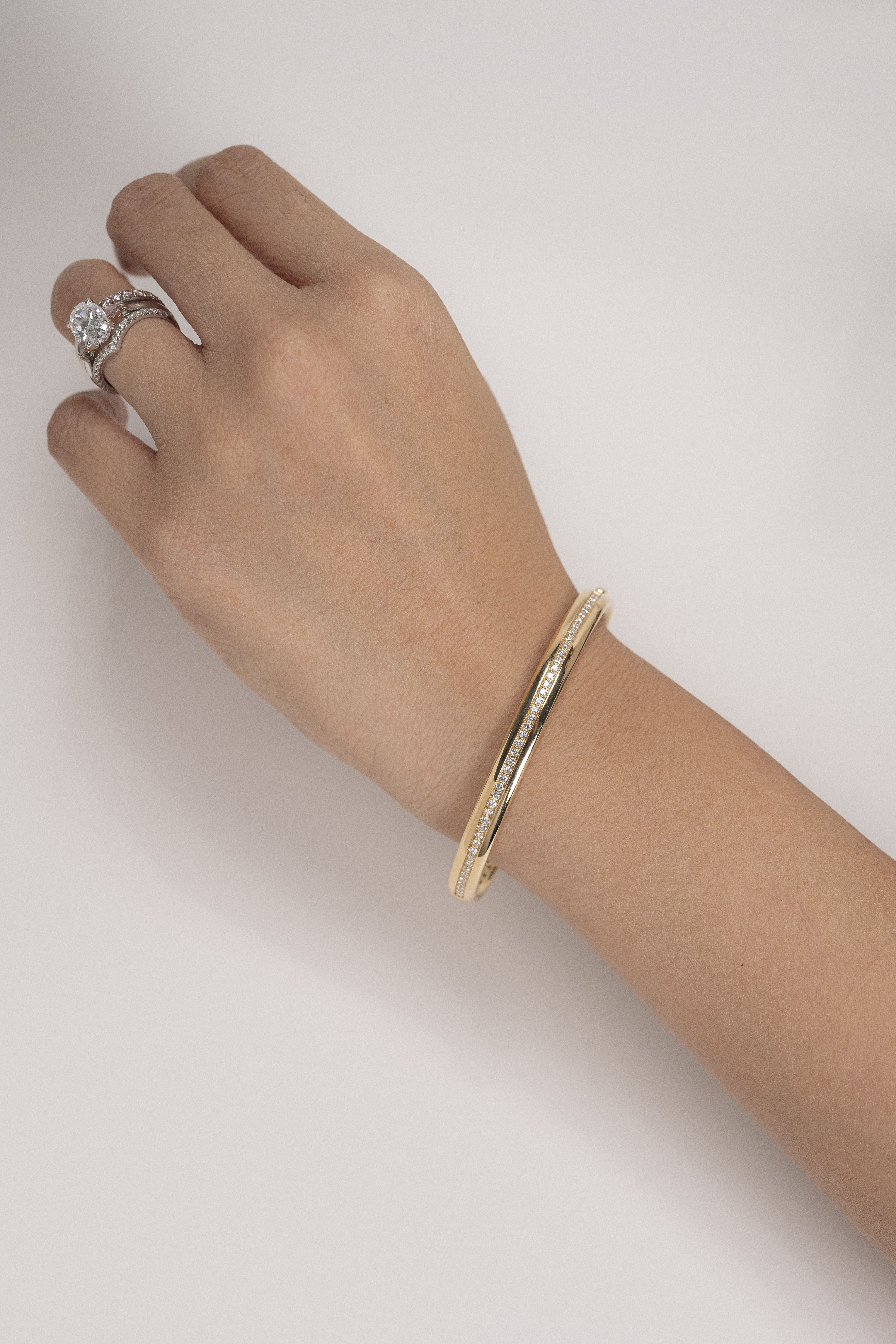 18K Nova Ray Diamond Bangle