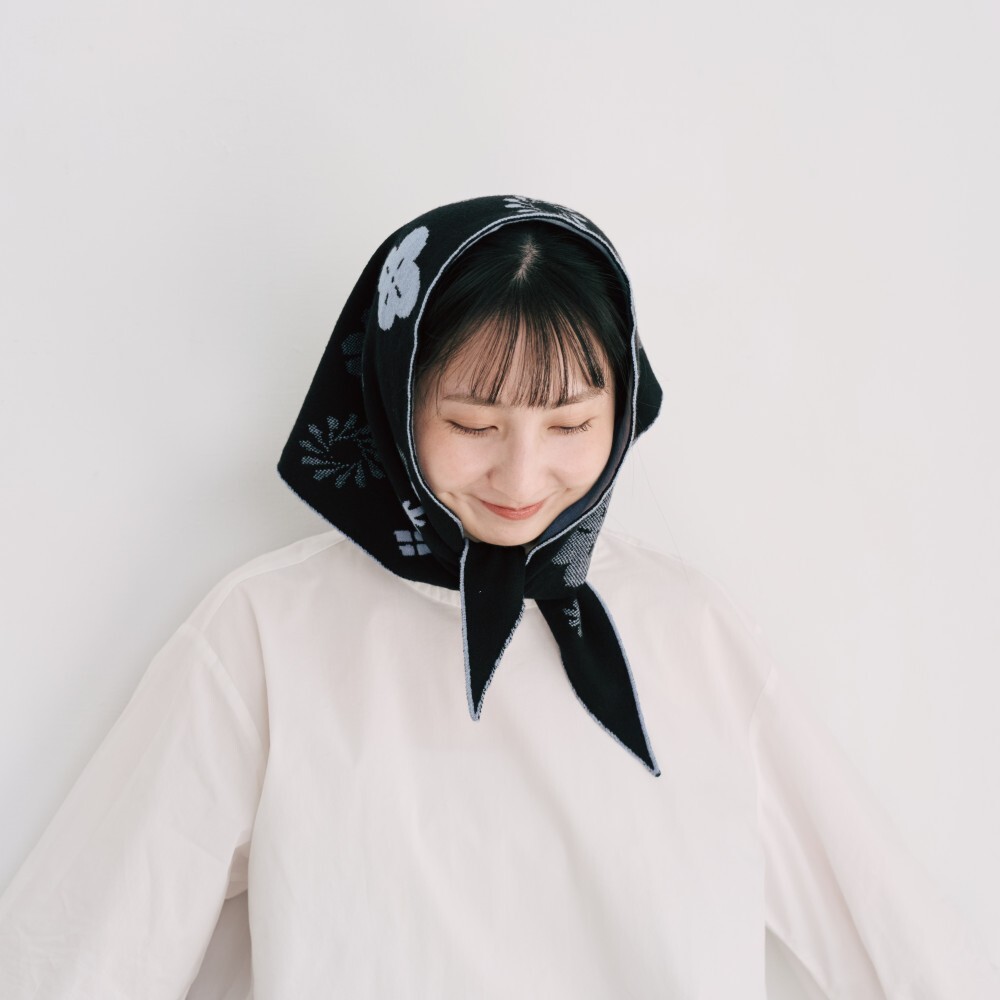 印花樂緹花三角圍巾/經典花色/深邃黑
