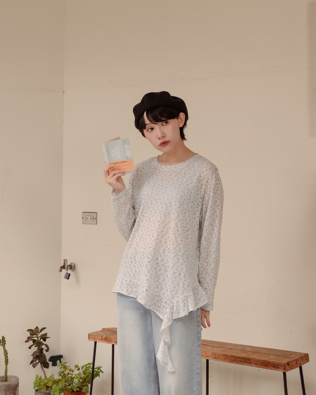 Small floral print top with ruffled hem - blue【01200202】in stock+pre-order