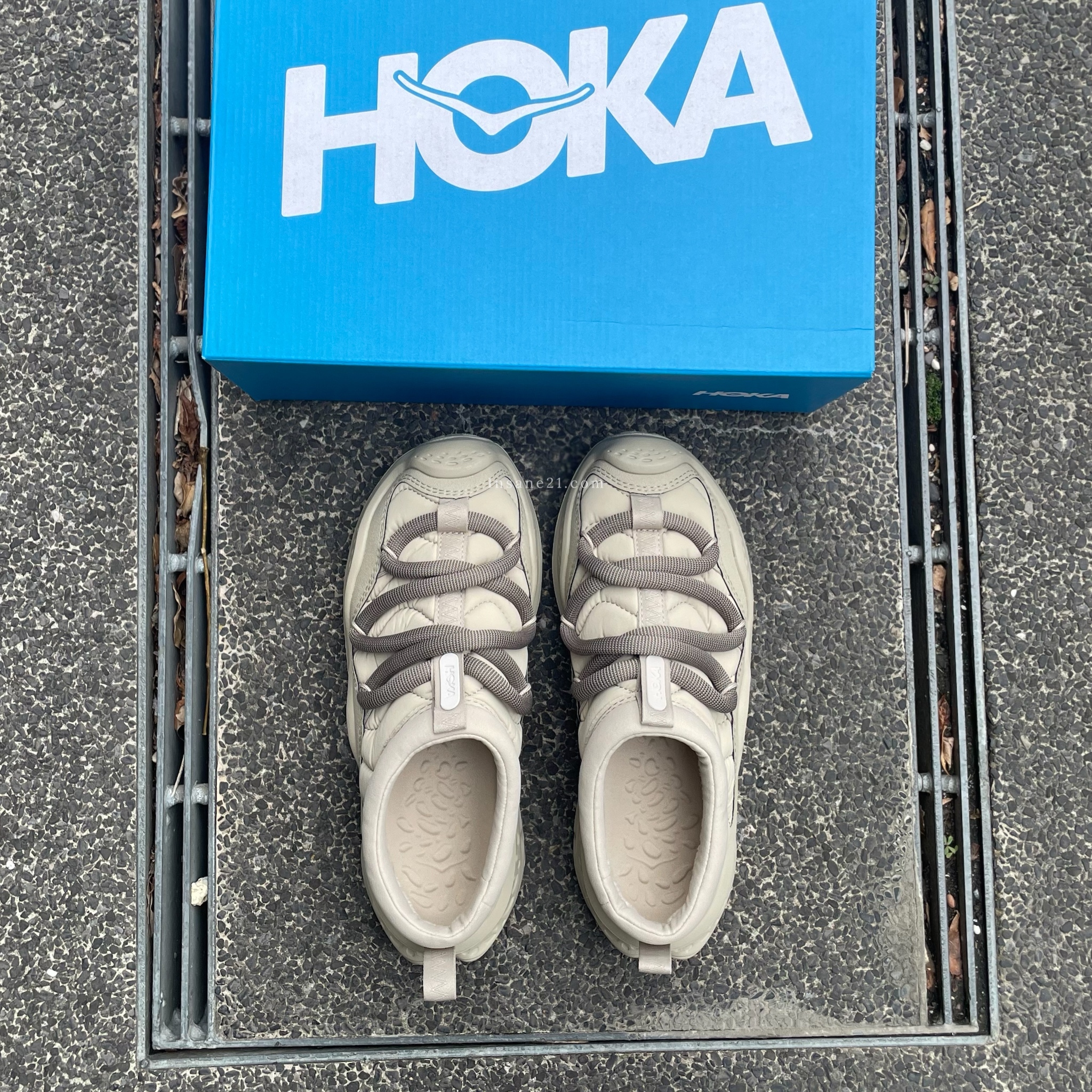HOKA ONE ONE ORA PRIMO 奶茶 米色 復古 懶人鞋 拖鞋 舒適 烏龍麵 毛毛蟲鞋 1141570-ATPR