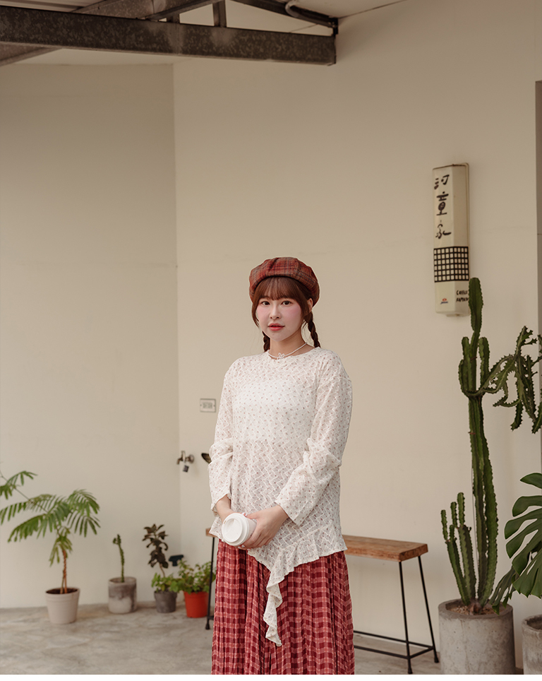 Small floral print top with ruffled hem - Apricot【01200201】in stock+pre-order