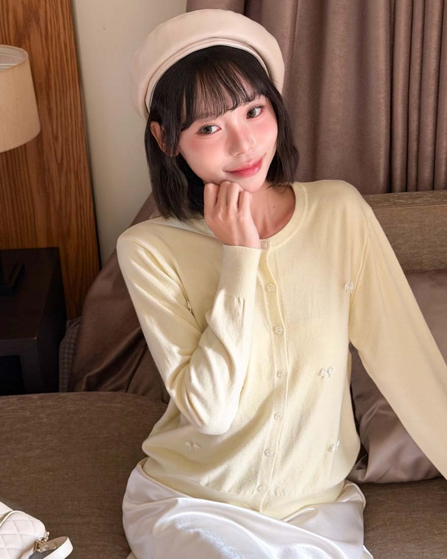 LINA LINA甜氛暮歌珍珠蝴蝶結花朵釦上衣外套-亮麗黃