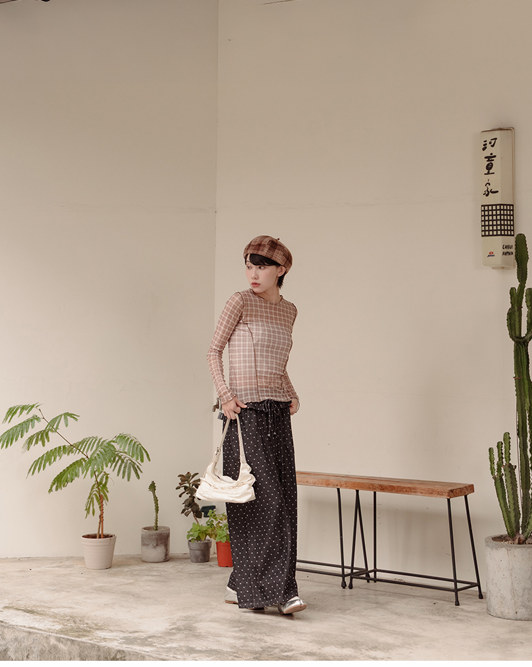 Dotted ruffled seam lace-up jeans, available in two colors.【04011919】in stock+pre-order