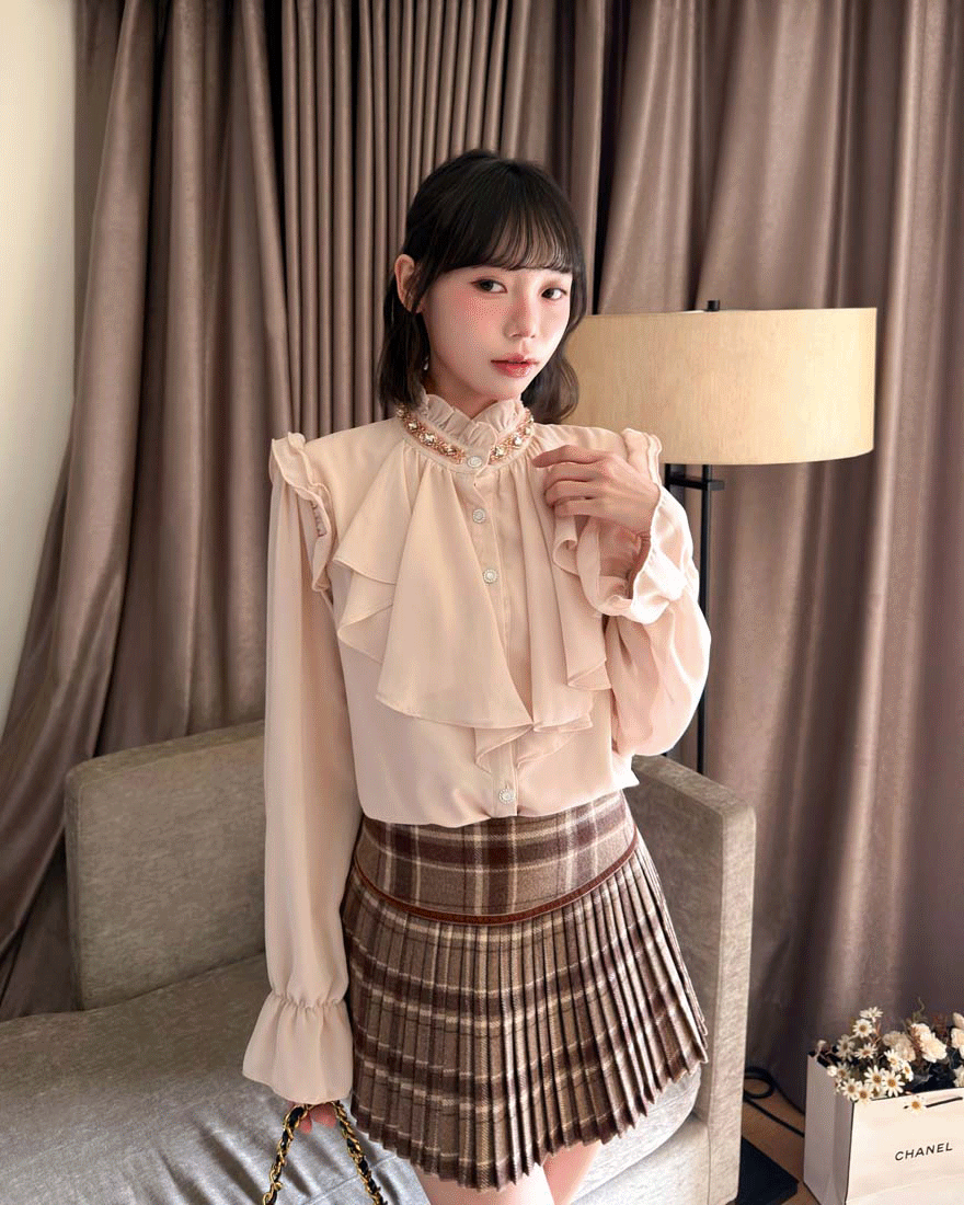 LINA LINA華美貴族鑽石串珠寶石釦荷葉上衣-柔杏粉