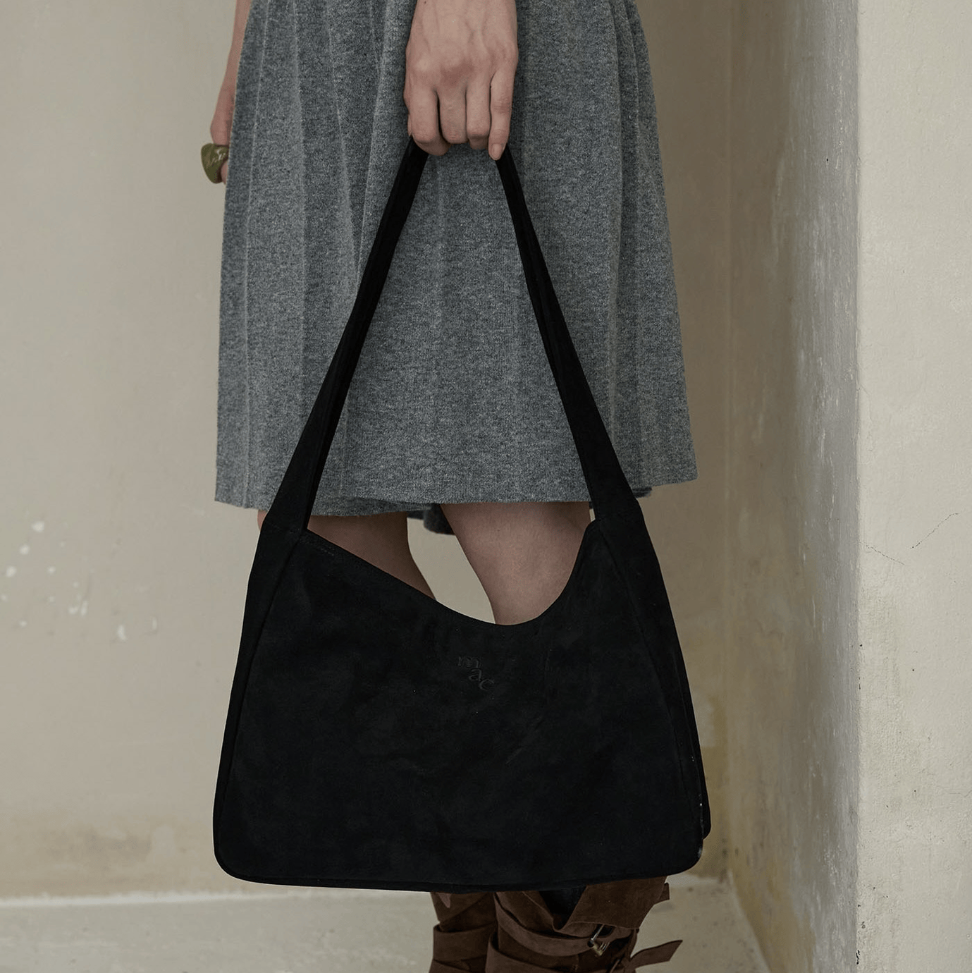 mucu and ebony (m.a.e)｜Comfy Hobo Bag _ Suede [2 colors]