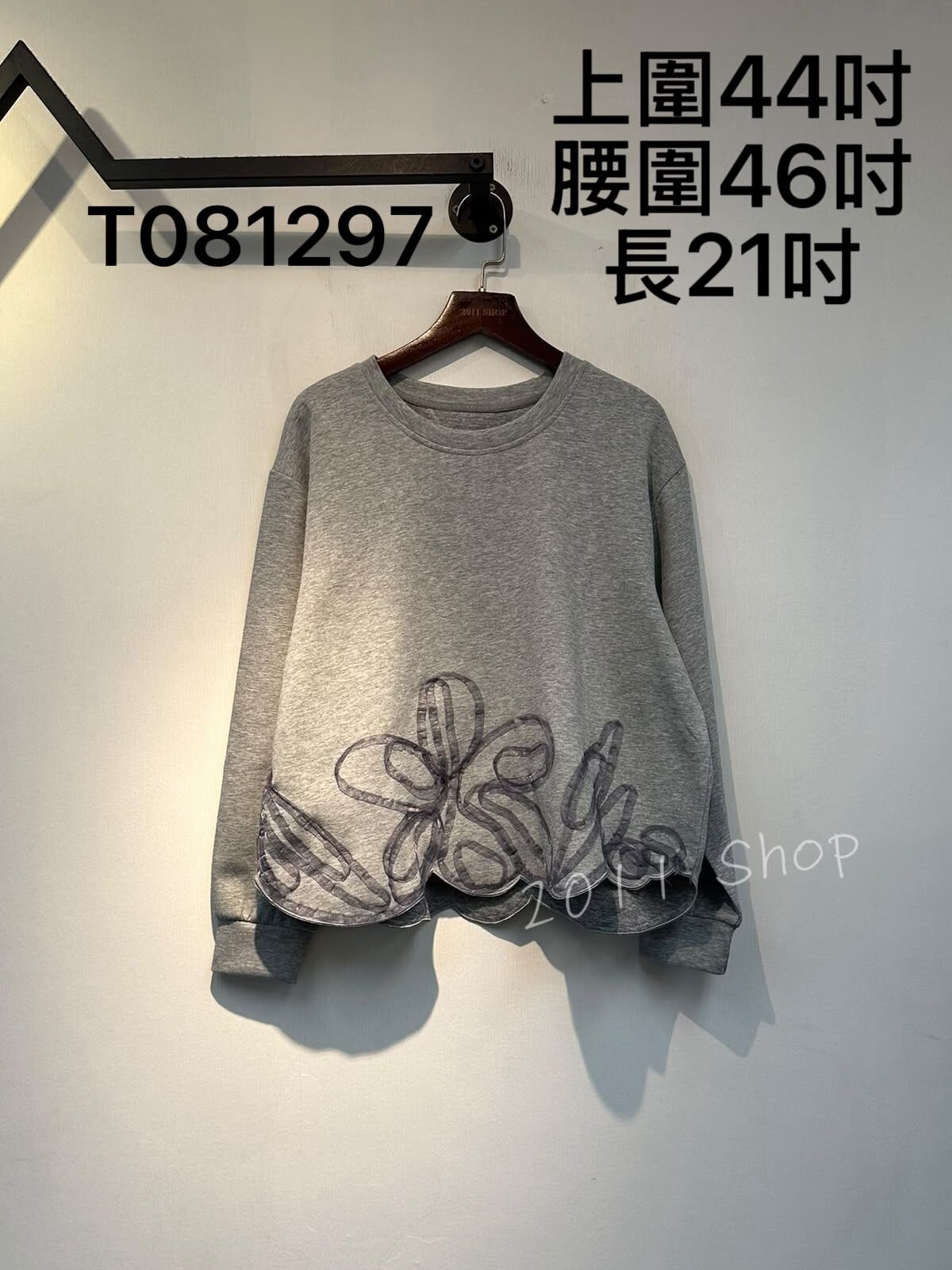 特色網紗線條花朵下擺TOP  上圍44吋 腰圍46吋 長21吋  T081297