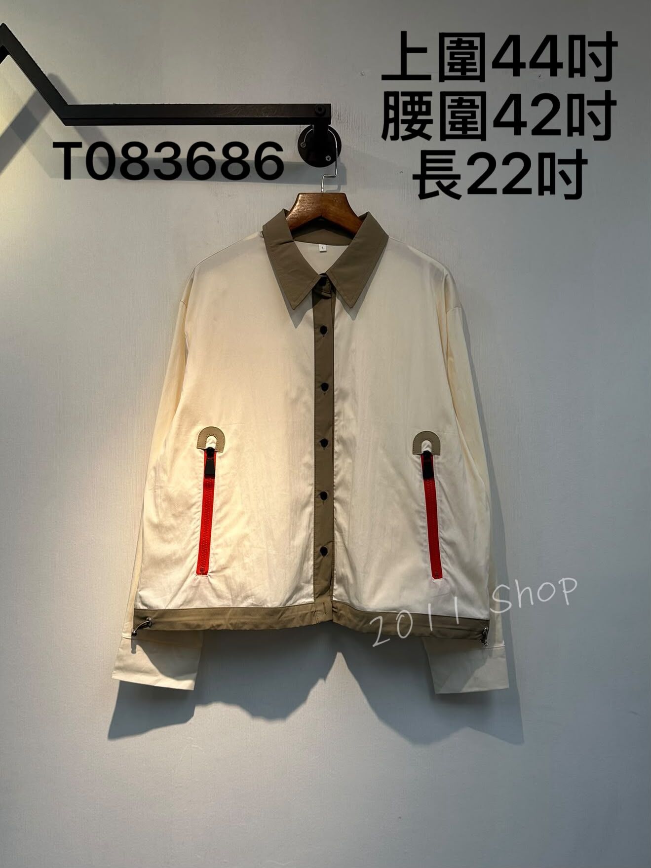 翻領拼色隱形拉鍊鈕扣恤衫  上圍44吋 腰圍42吋 長22吋  T083686