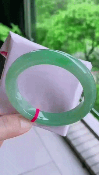 927235 59.6mm冰滿綠滿膠翡翠正圈手鐲 (58-60)