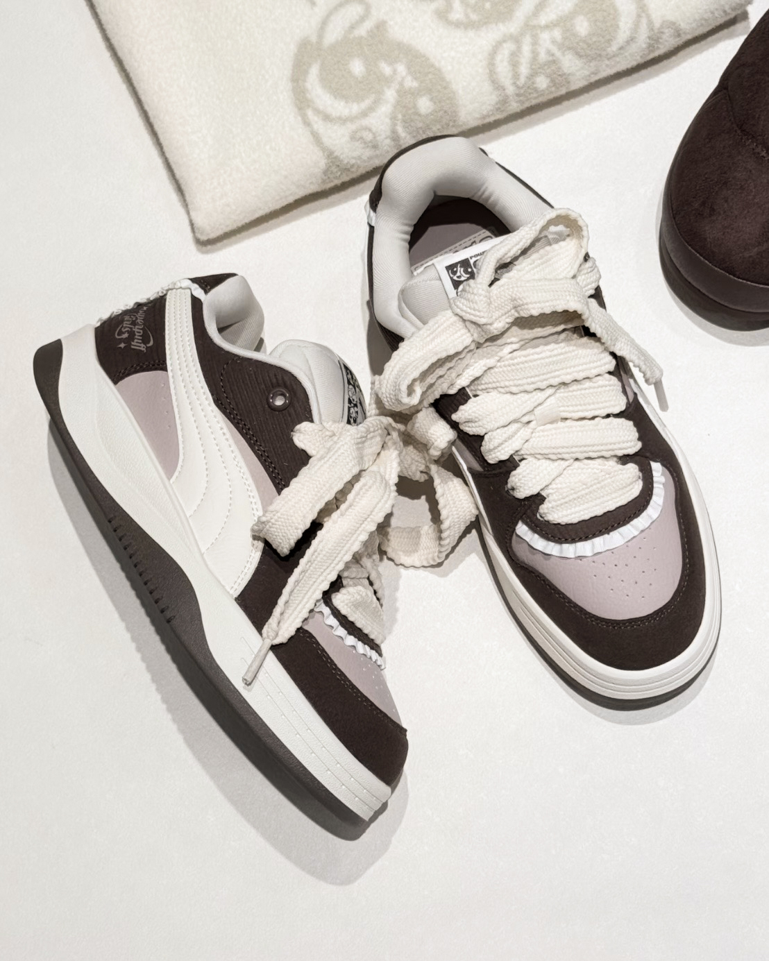 POWERPUFF GIRLS X PUMA PARK LUNA 飛天小女警 聯名款 巧克力奶油 摩卡 奶油白 米白 粉色 花邊 荷葉邊 女鞋 408842-01 / 調貨