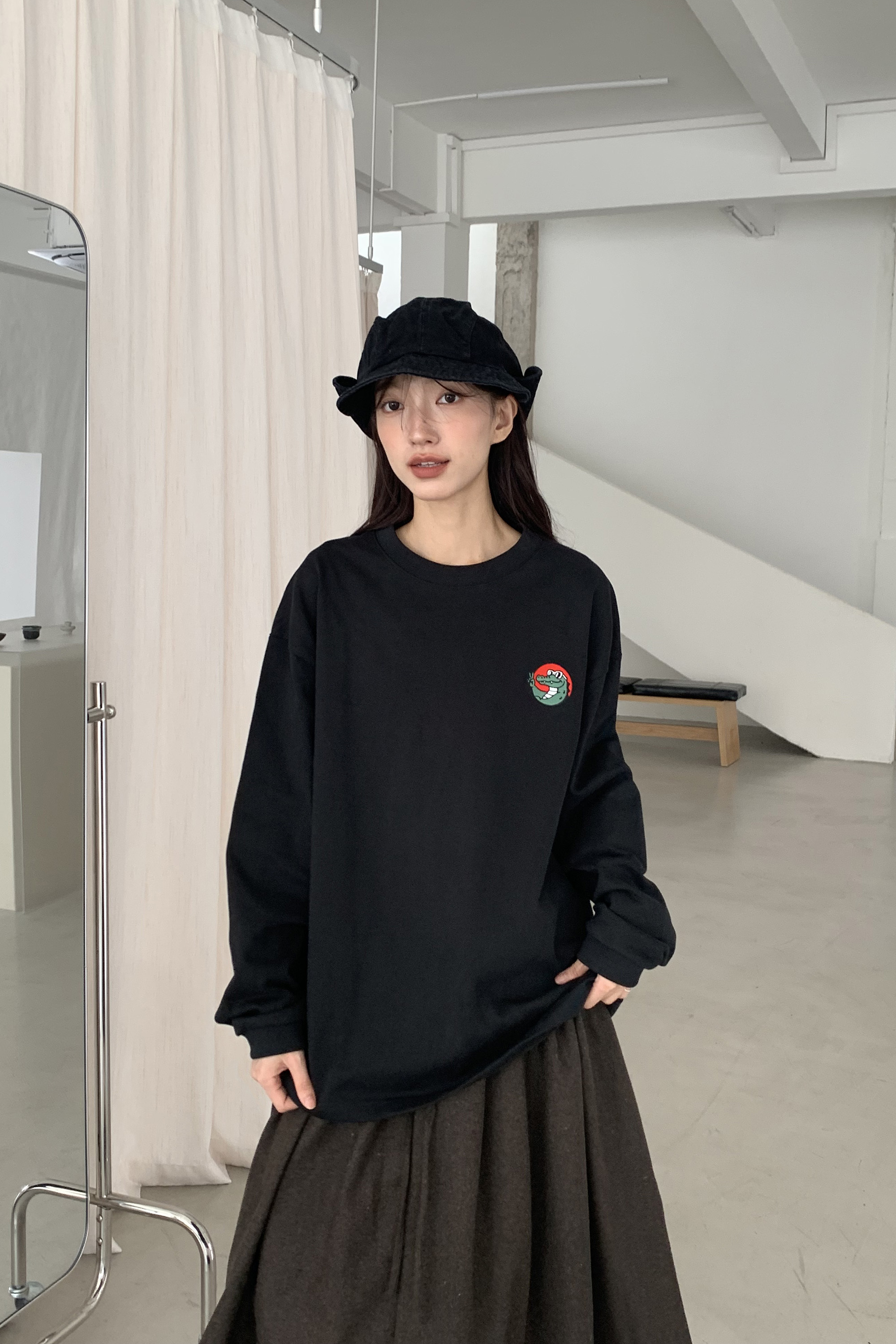 Oct｜厚磅鱷魚刺繡長袖t 2色