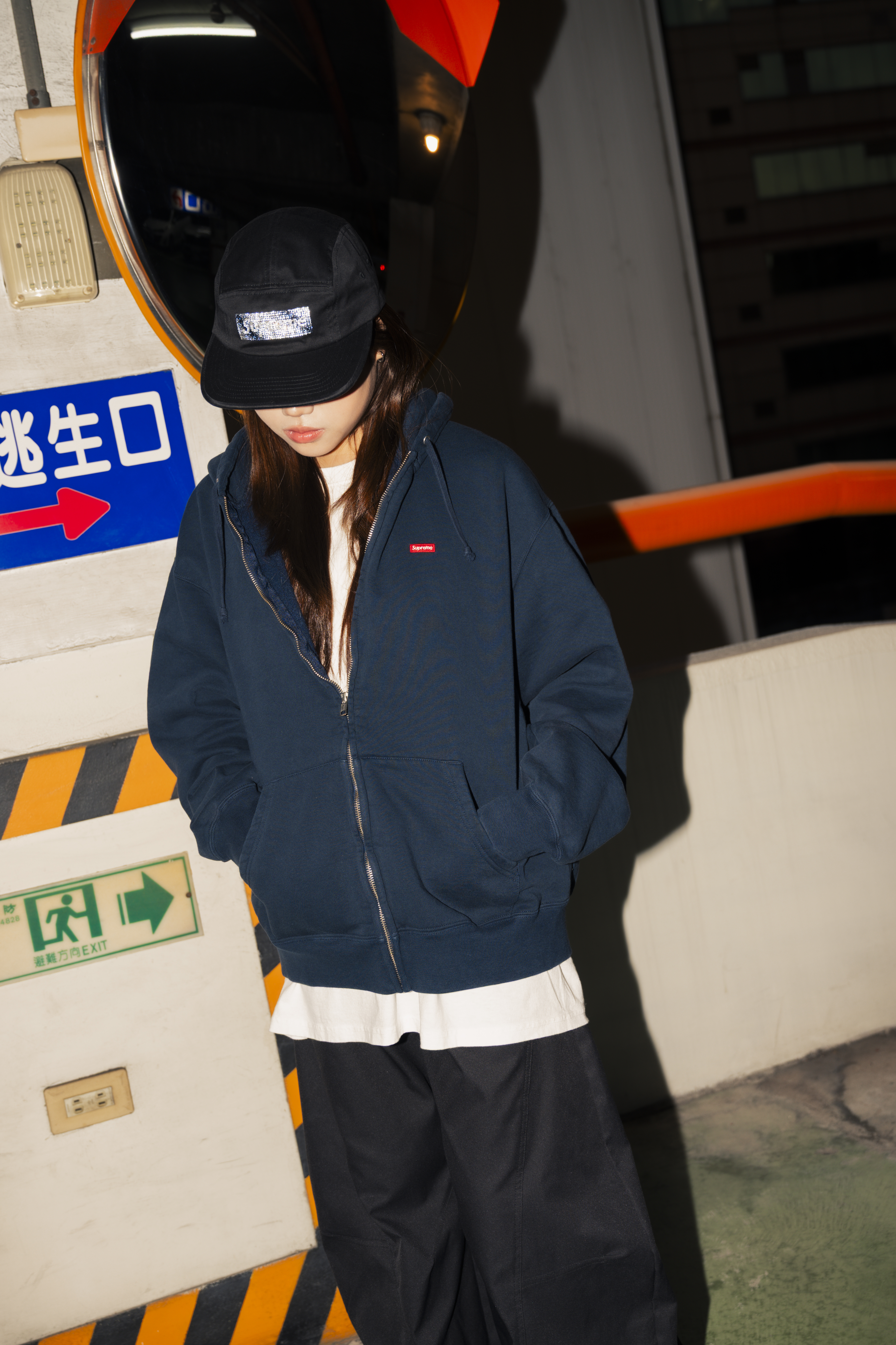 ☆ETW☆【EASY TO WEAR】Supreme Small Box Zip Up Hooded Sweatshirt  拉鍊 外套 刺繡 秋冬