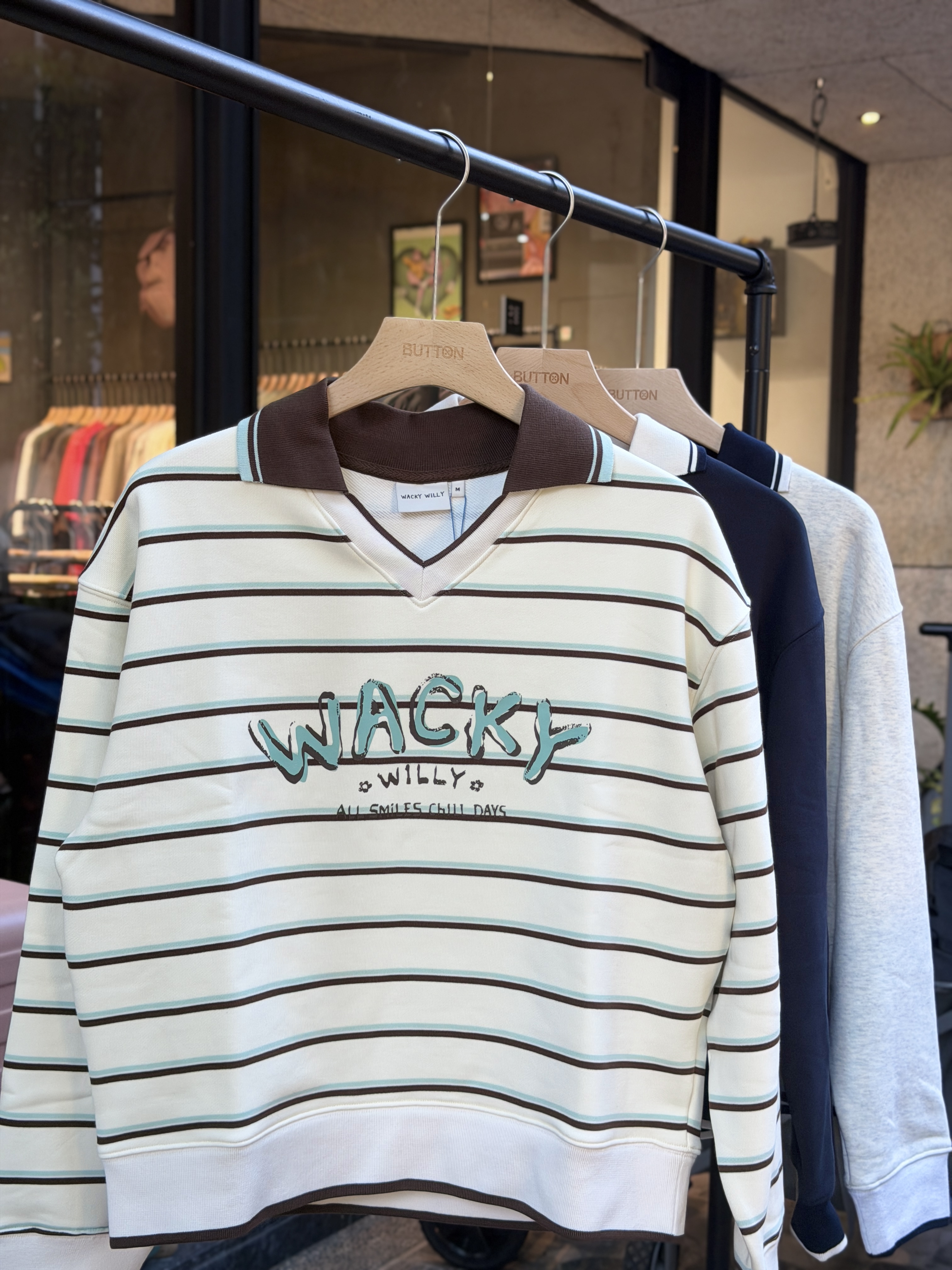 Wacky WiLLy Women's V-Neck Collar Sweatshirt 女款 V領翻領字樣 大學tee WA2603CR64
