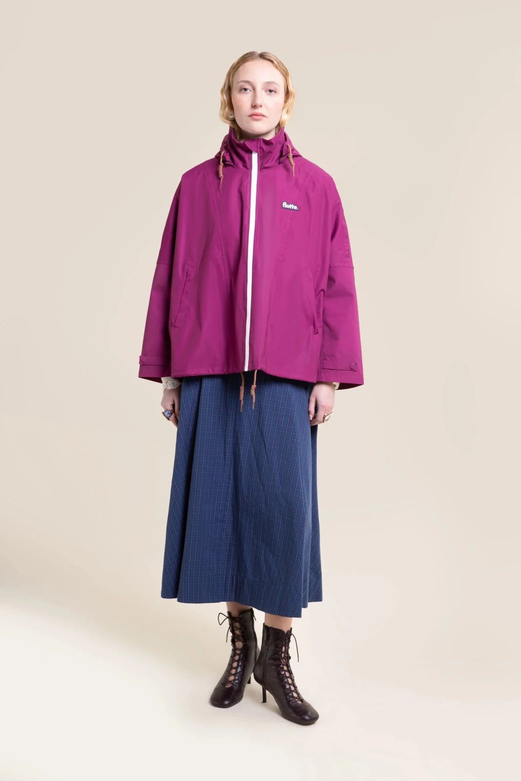 1FT1007-028 [FLOTTE] Lourmel Compact Waterproof Oversized Poncho Raspberry #26016 (EU)