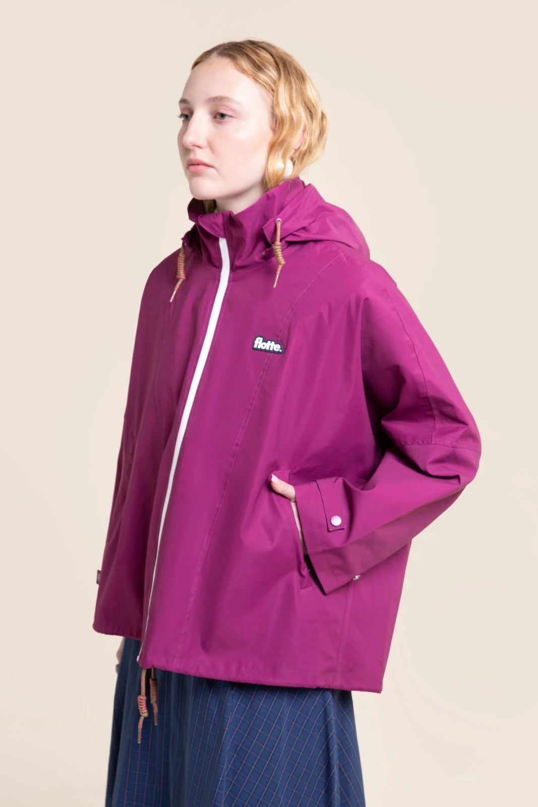 1FT1007-028 [FLOTTE] Lourmel Compact Waterproof Oversized Poncho Raspberry #26016 (EU)