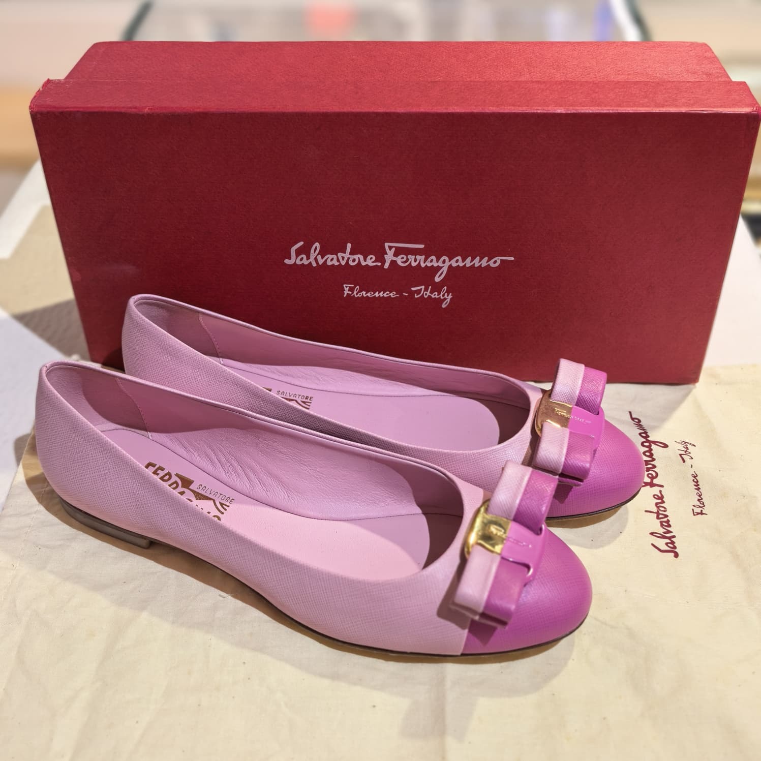全新FERRAGAMO平底鞋 37碼 經典粉色雙色 Varina 雙色蝴蝶結牛皮#BRAND NEW #香榭站正品