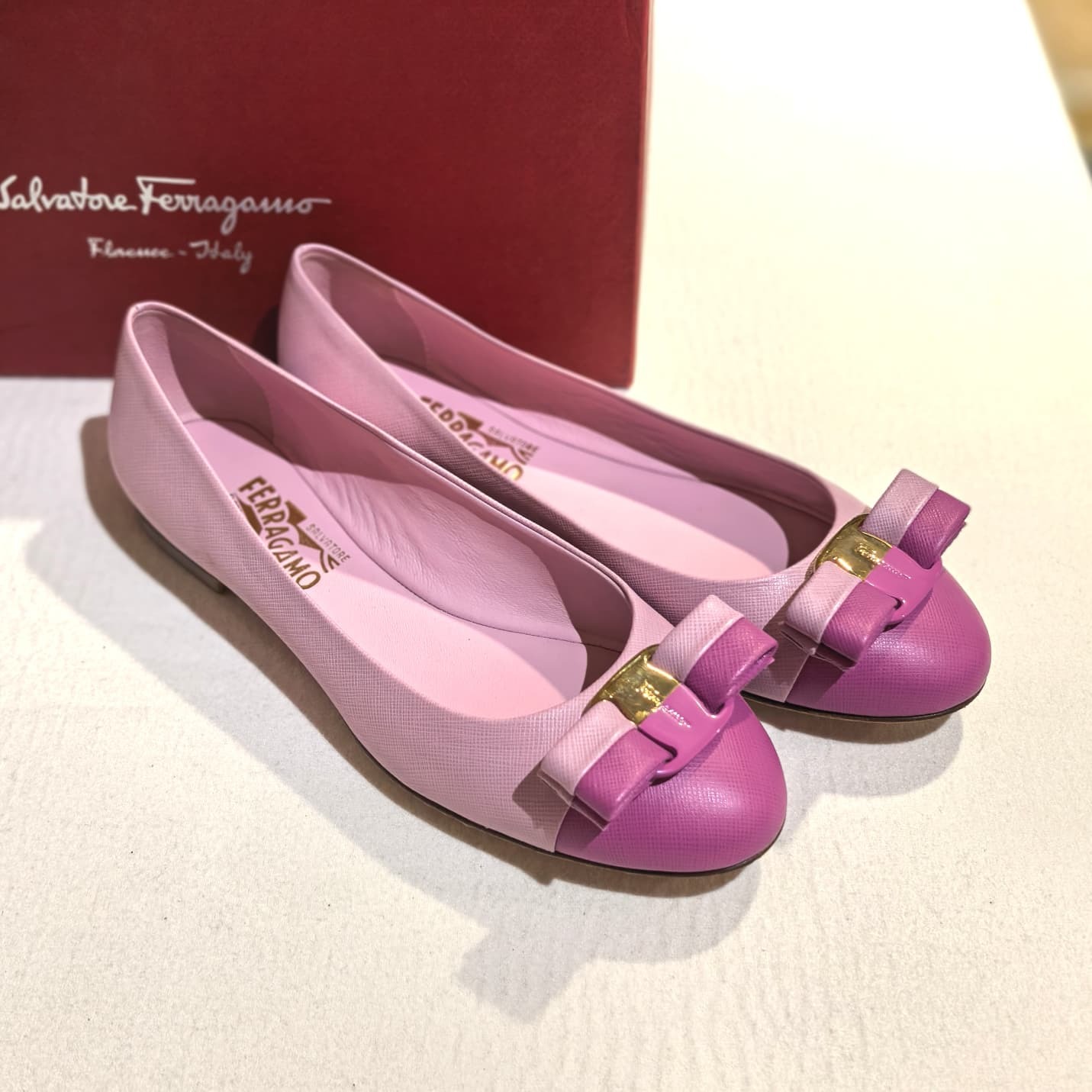 全新FERRAGAMO平底鞋 37碼 經典粉色雙色 Varina 雙色蝴蝶結牛皮#BRAND NEW #香榭站正品